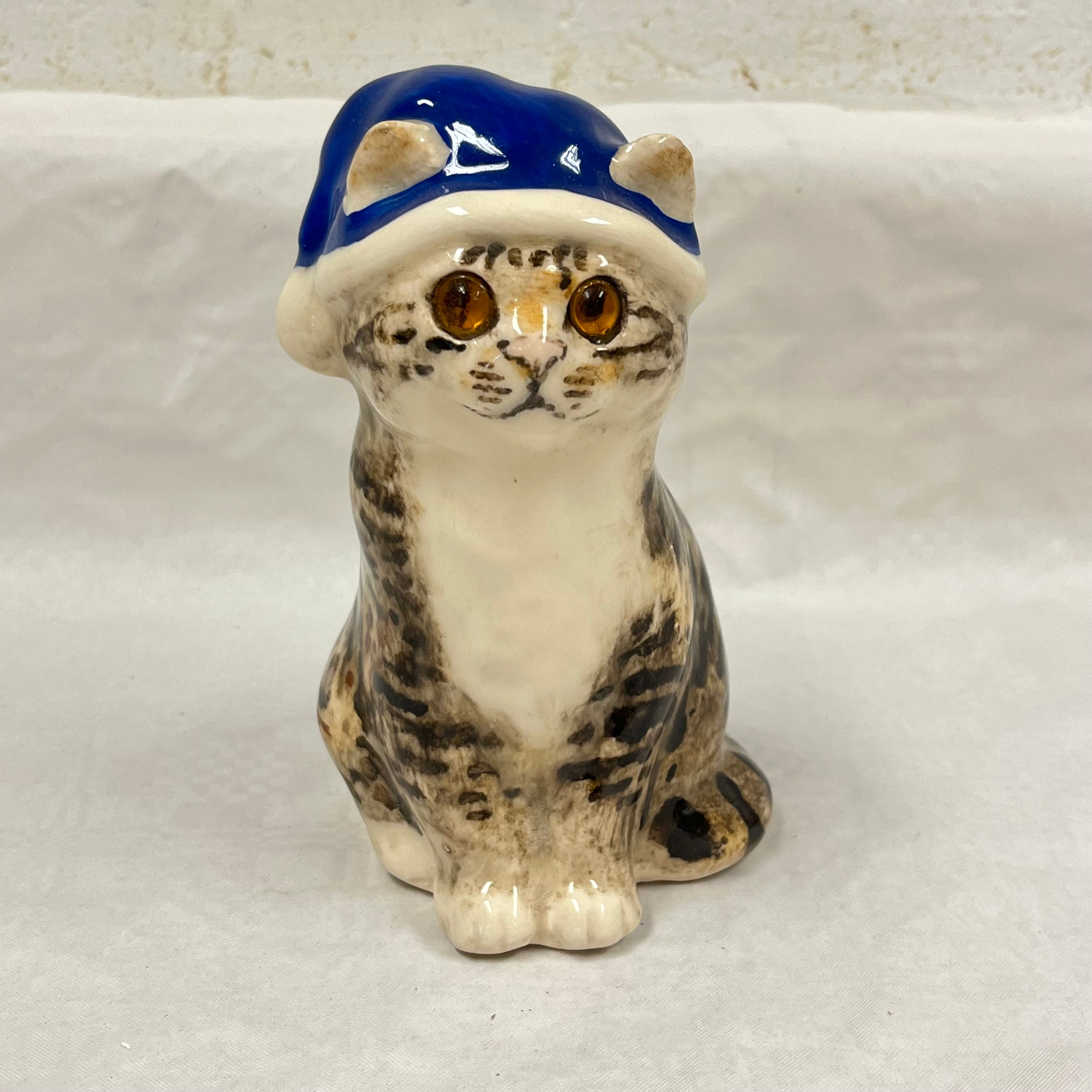 Winstanley Tabby & White Blue Santa Hat Cat - Size 2