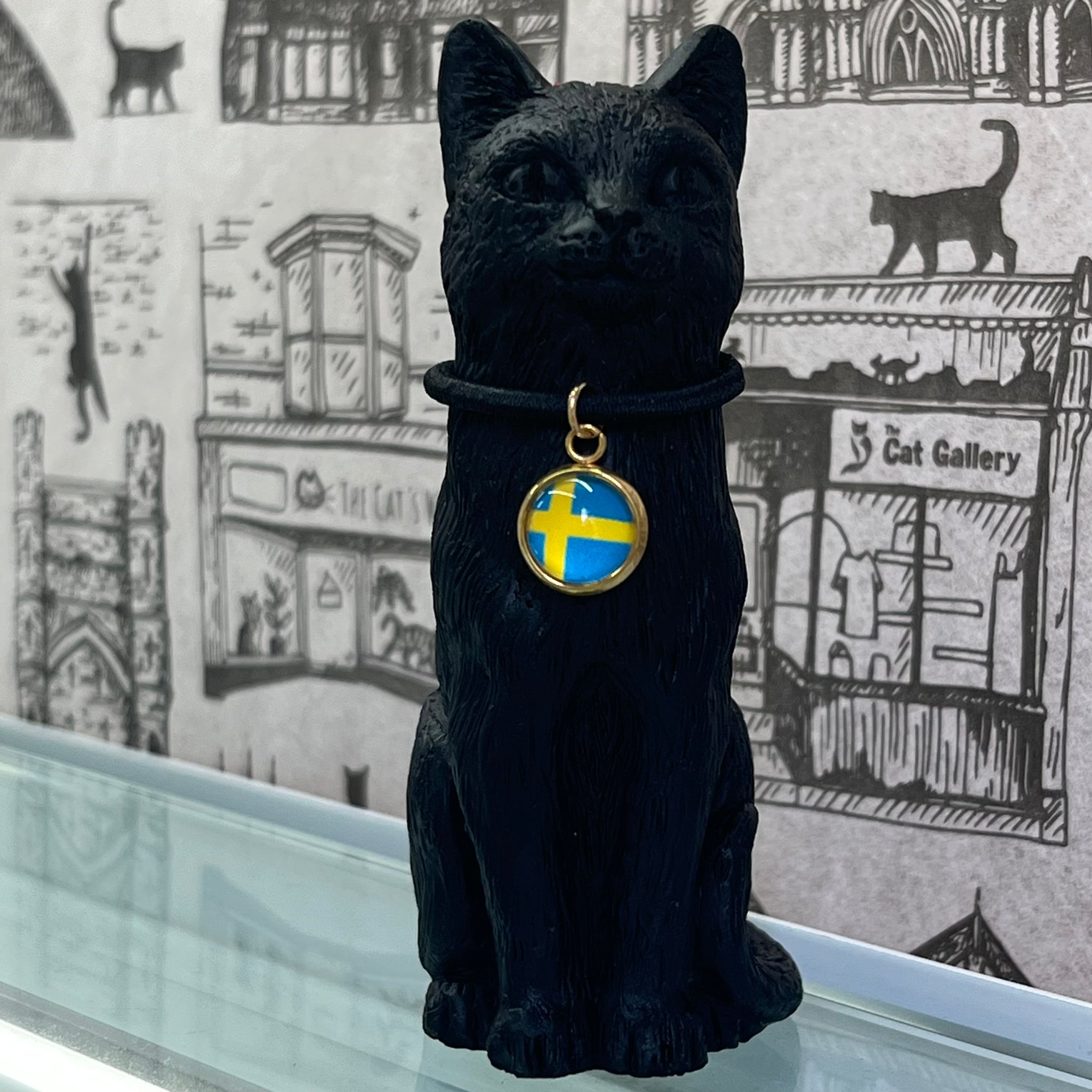 8cm Original Lucky Cat with Sweden Flag Charm