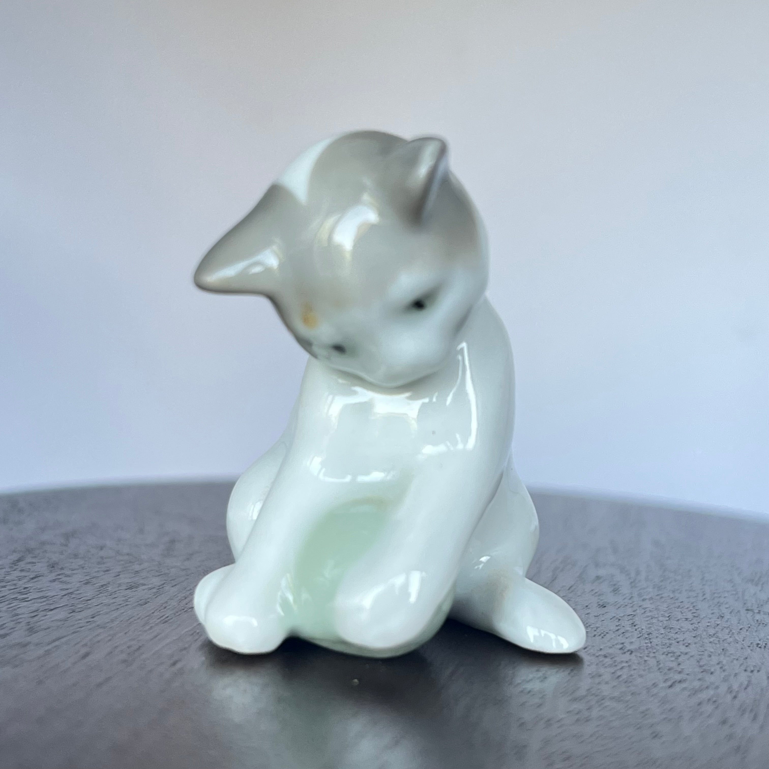 Vintage Metzler & Orloff Kitten with Green Ball