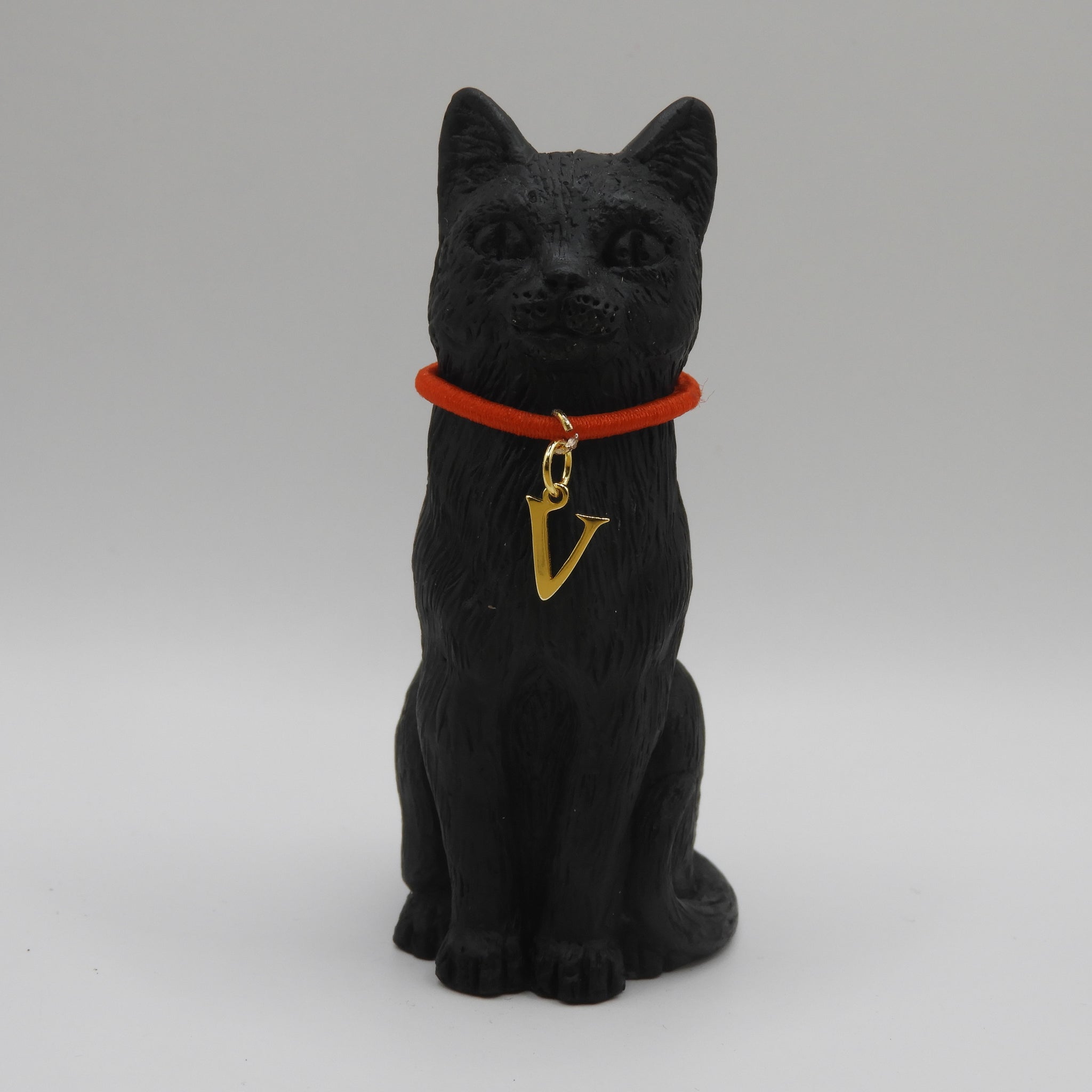 8cm Original Lucky Cat with Initial V Charm