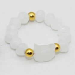 Anillo elástico con cuentas de cabeza de gato blanco