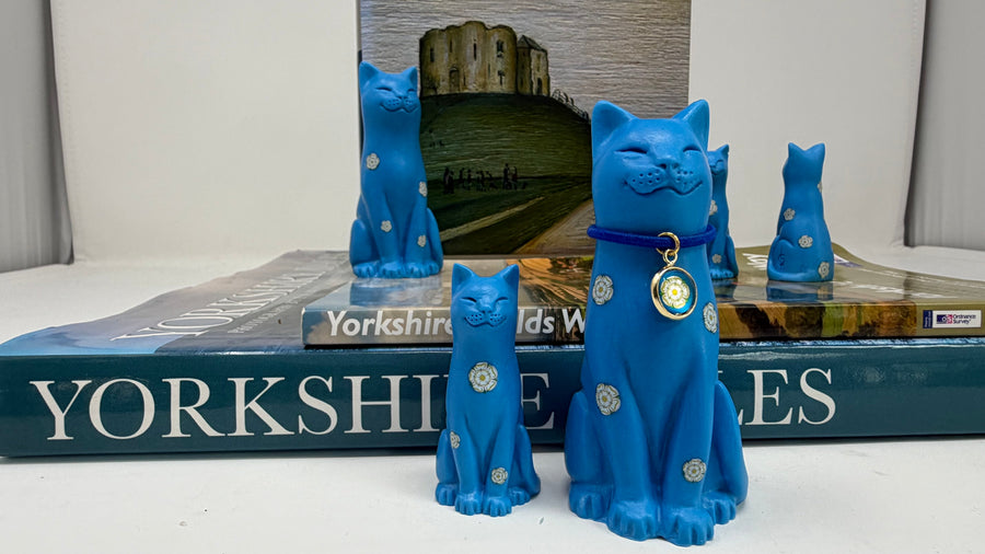 NEW Yorkshire Rose Lucky Cat & Kitten