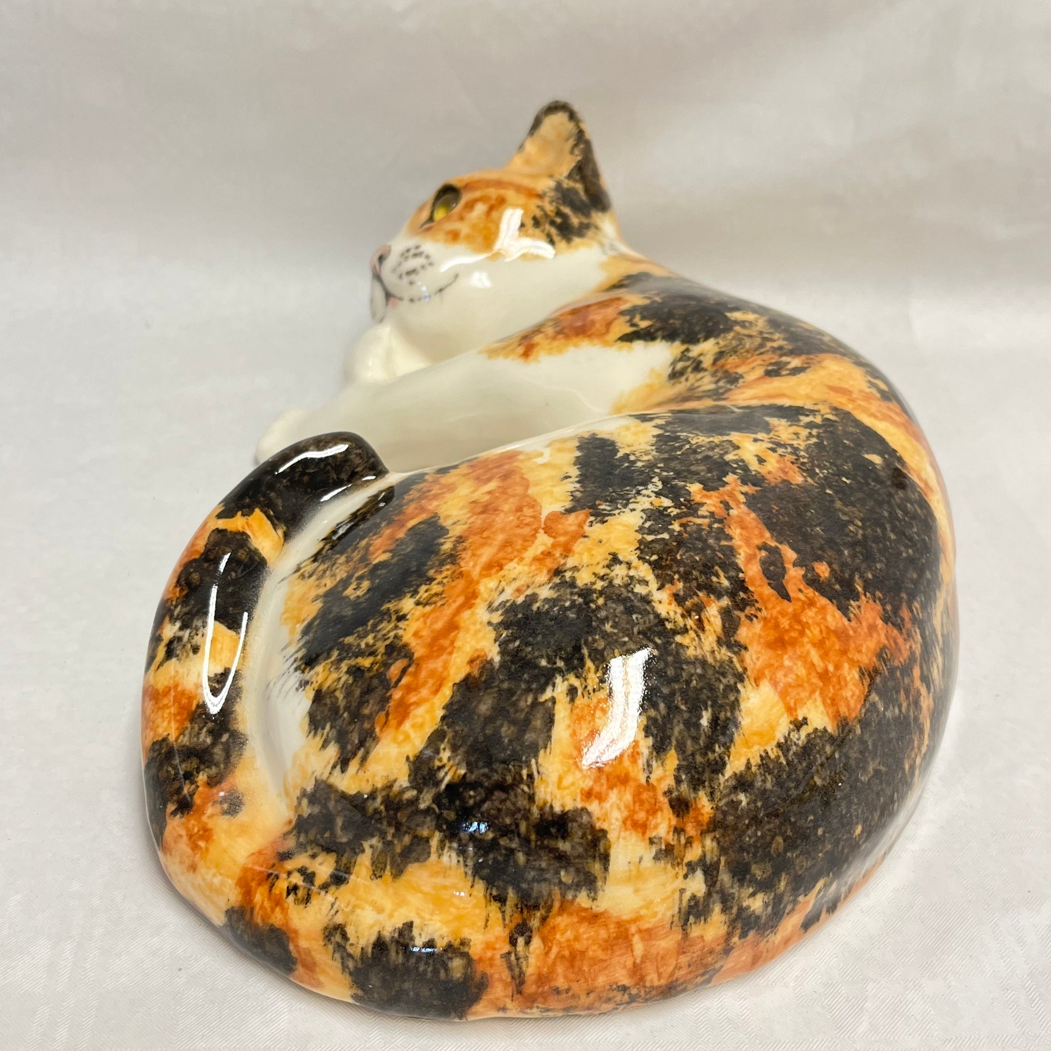 Winstanley Tortie & White Lying Cat - Size 5