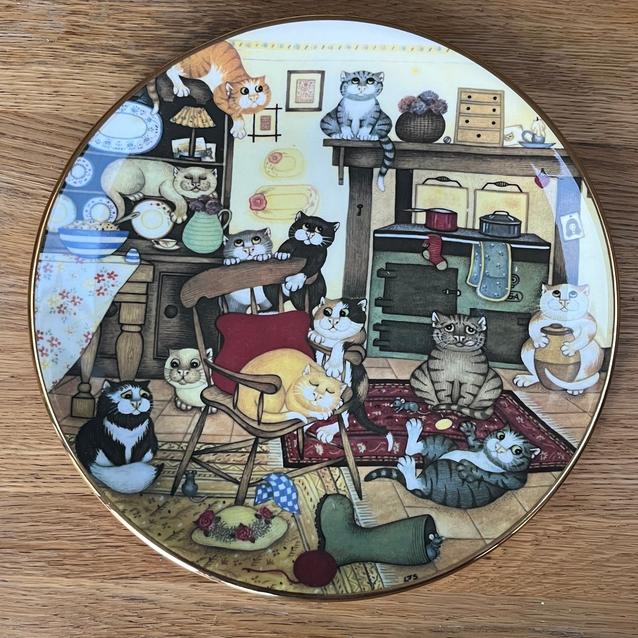 Vintage Plate Kitchen Chaos by Linda Jane Smith / Cotswold Mint