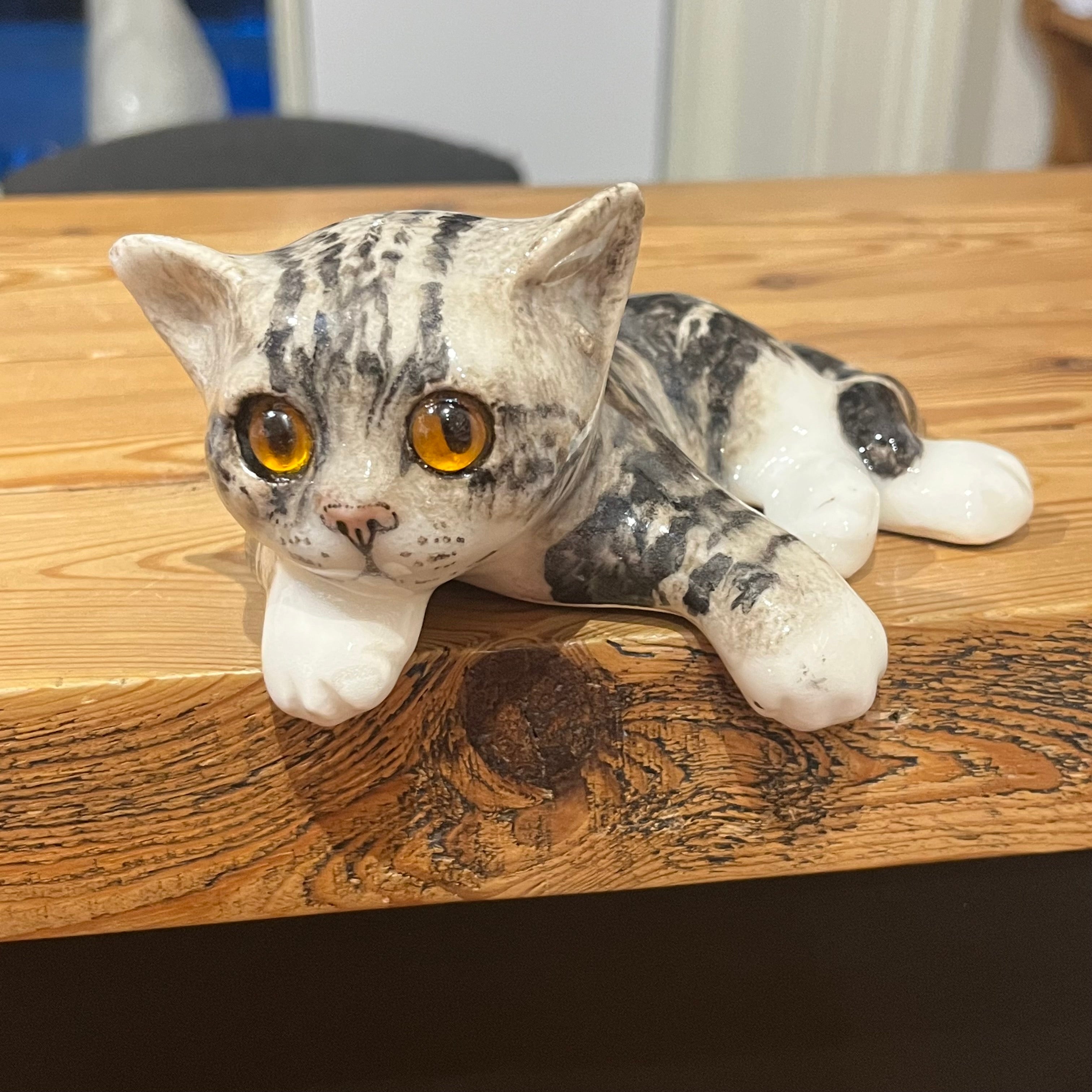 Winstanley Tabby Cat Hanging Paw - Size 2