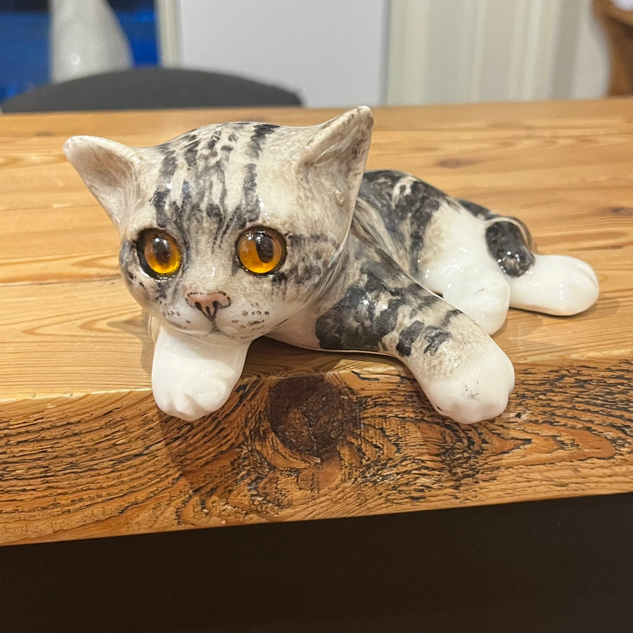 Winstanley Tabby Cat Hanging Paw - Size 2