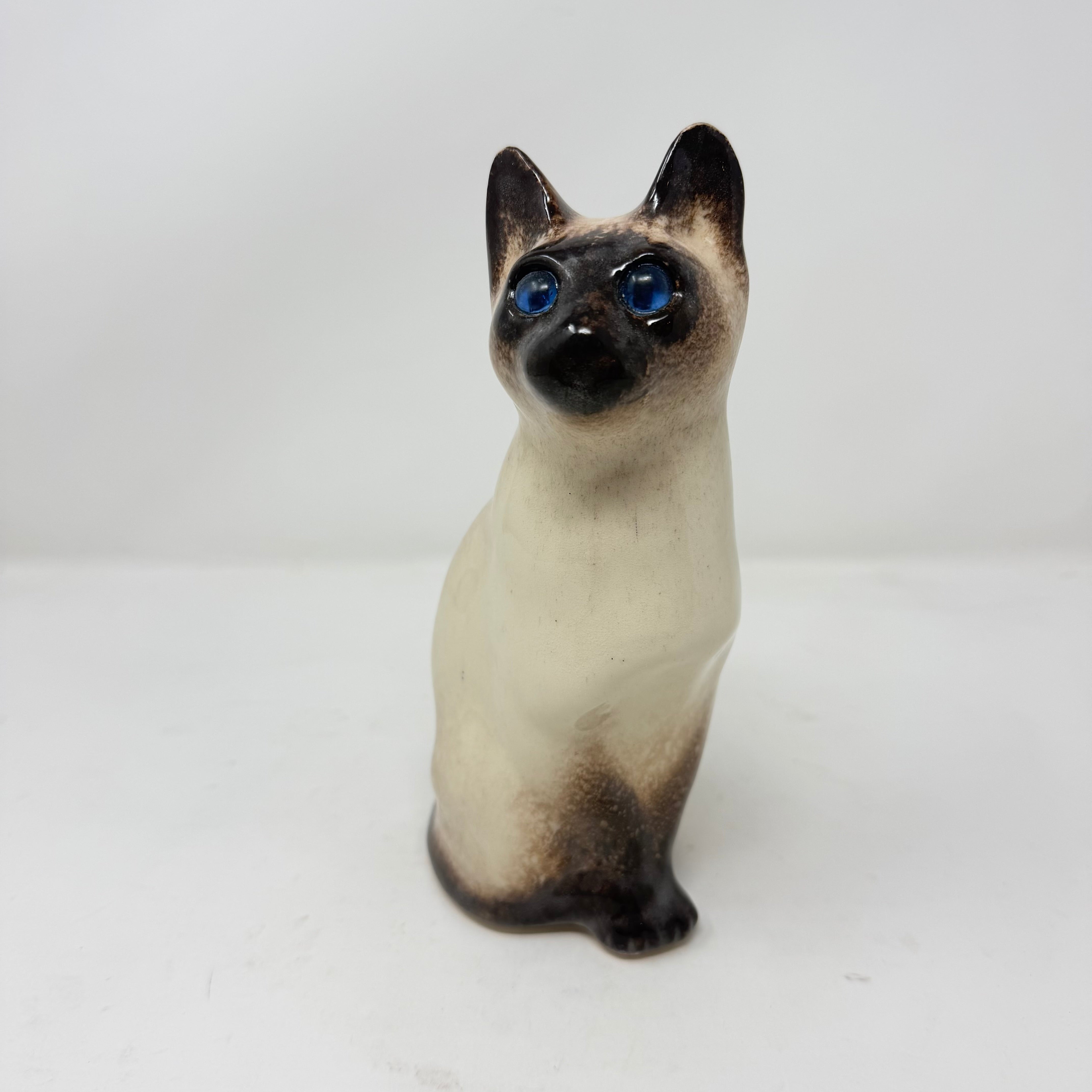 Winstanley Siamese Cat Sitting Up Size 2