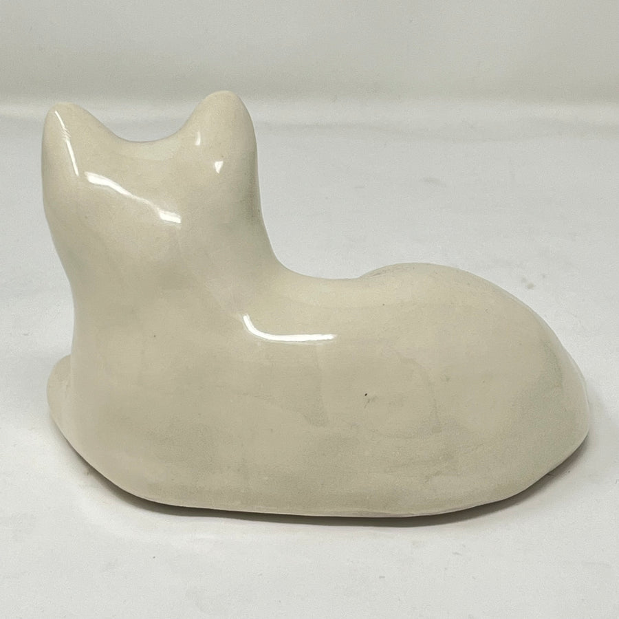 Winstanley White Cat Lying - Size 2