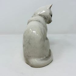 Vintage Beswick England White Persian Cat Seated Scratching Ear 1877