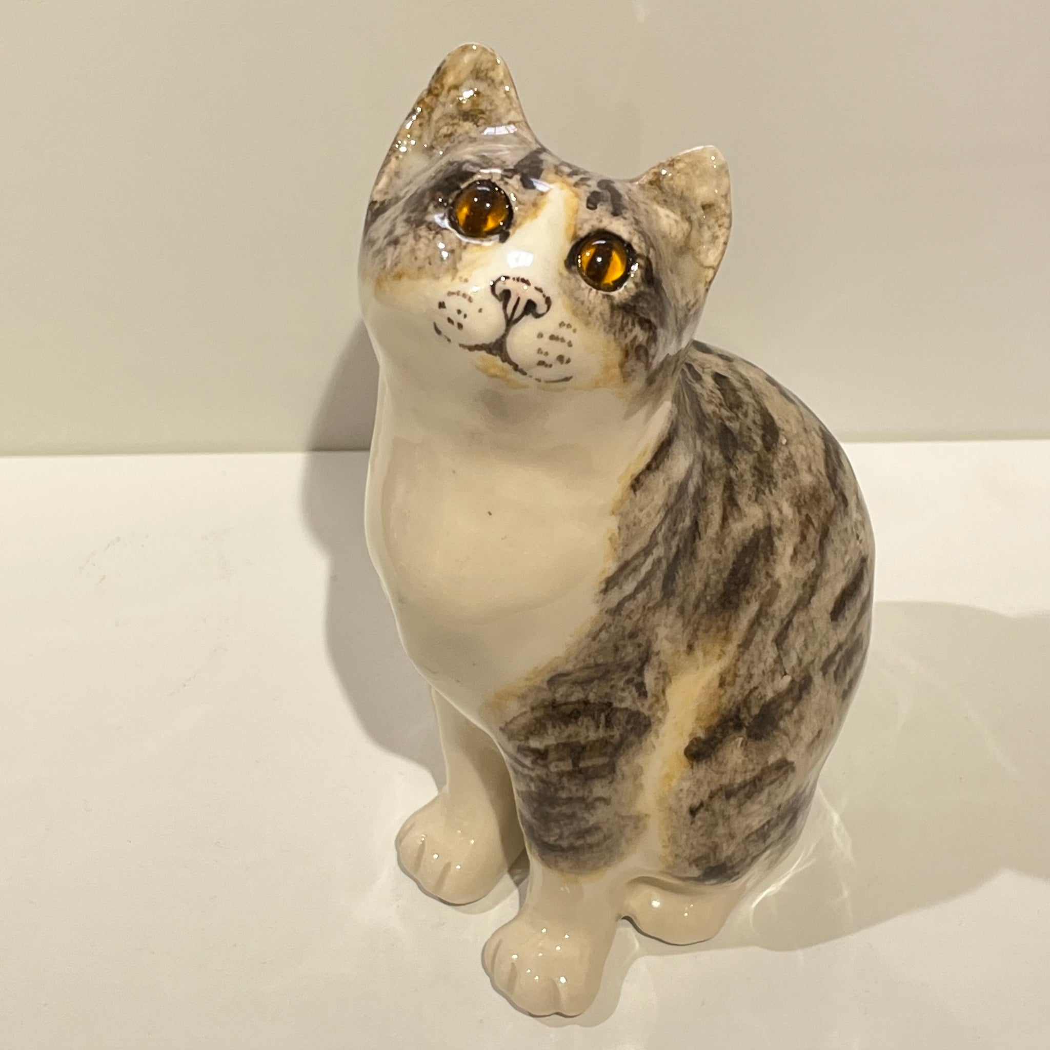 Tabby & White Winstanley Cat Looking Up - Size 3