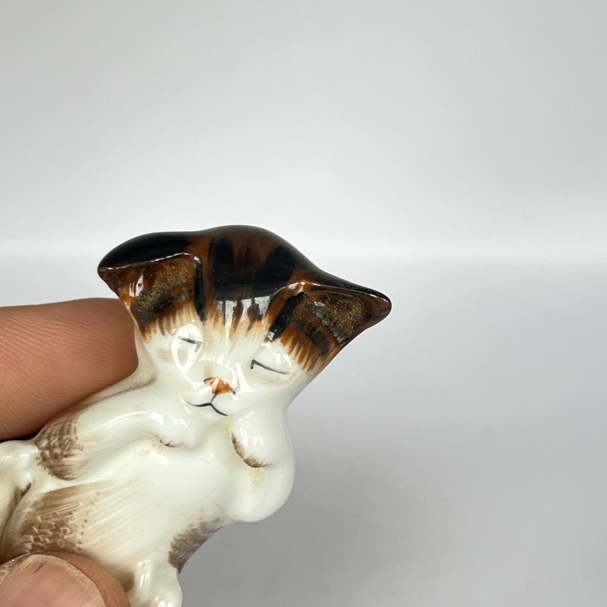 Vintage Royal Doulton Character Kitten HN2579