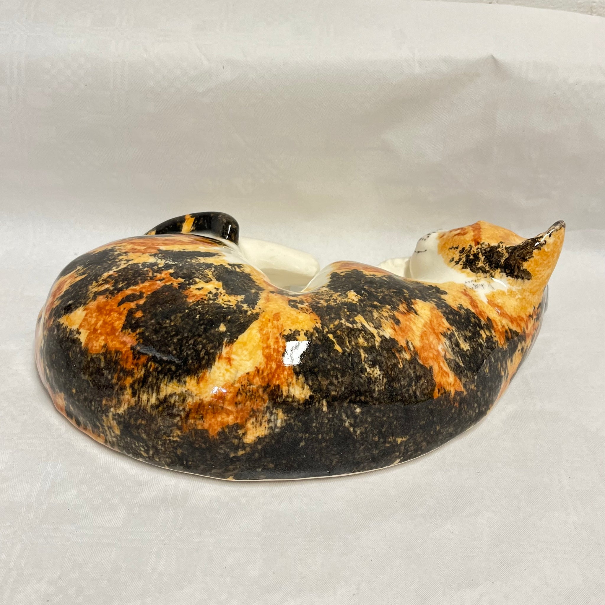 Winstanley Tortie & White Lying Cat - Size 5