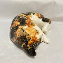 Winstanley Tortie & White Lying Cat - Size 5