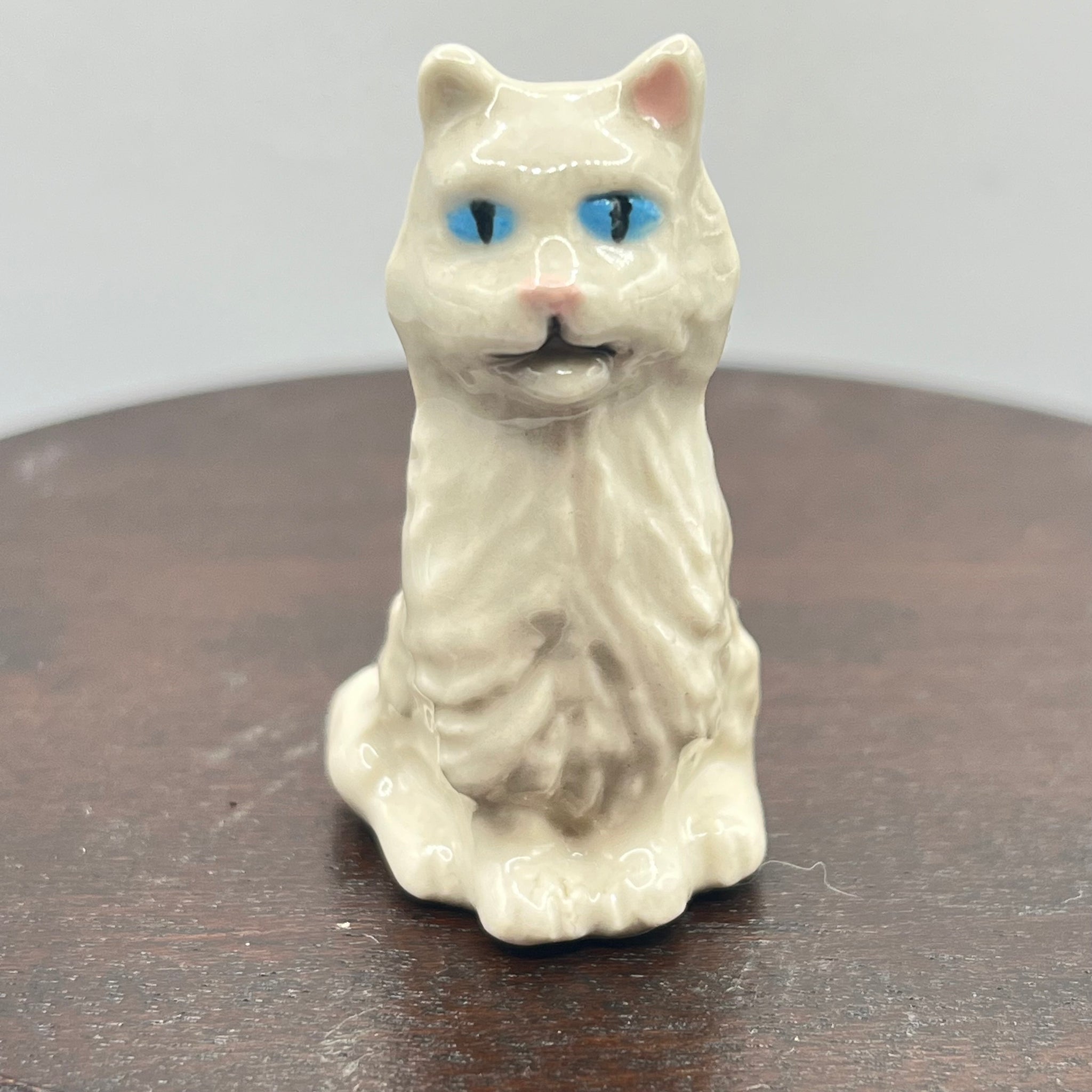 Vintage Wade White Sitting Up Cat