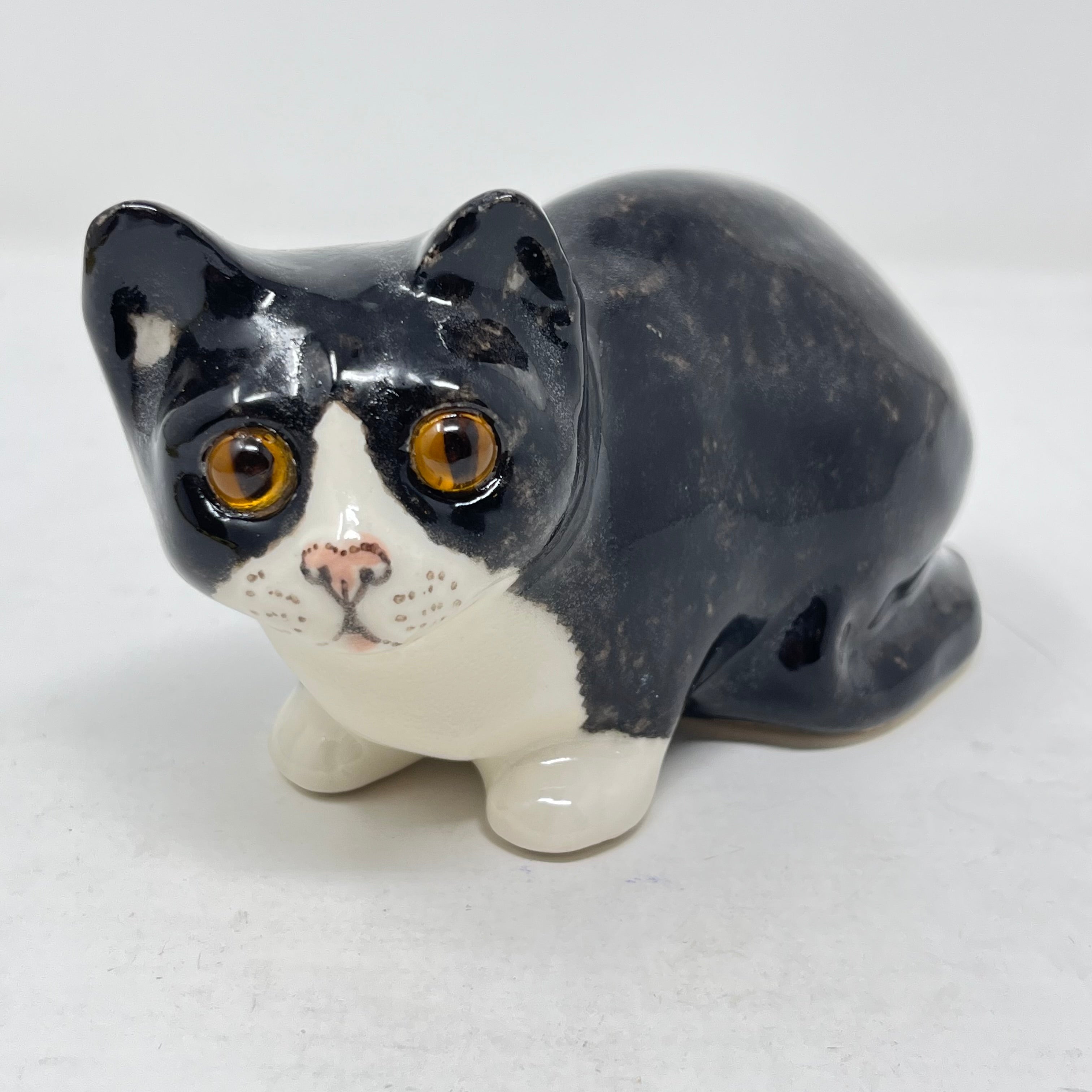 Winstanley Crouching Black & White Cat - Size 2