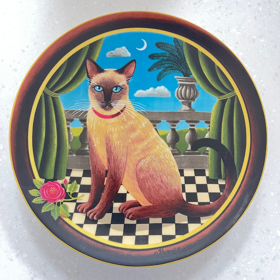 Decorative plate with a Siamese cat design on a checkered background