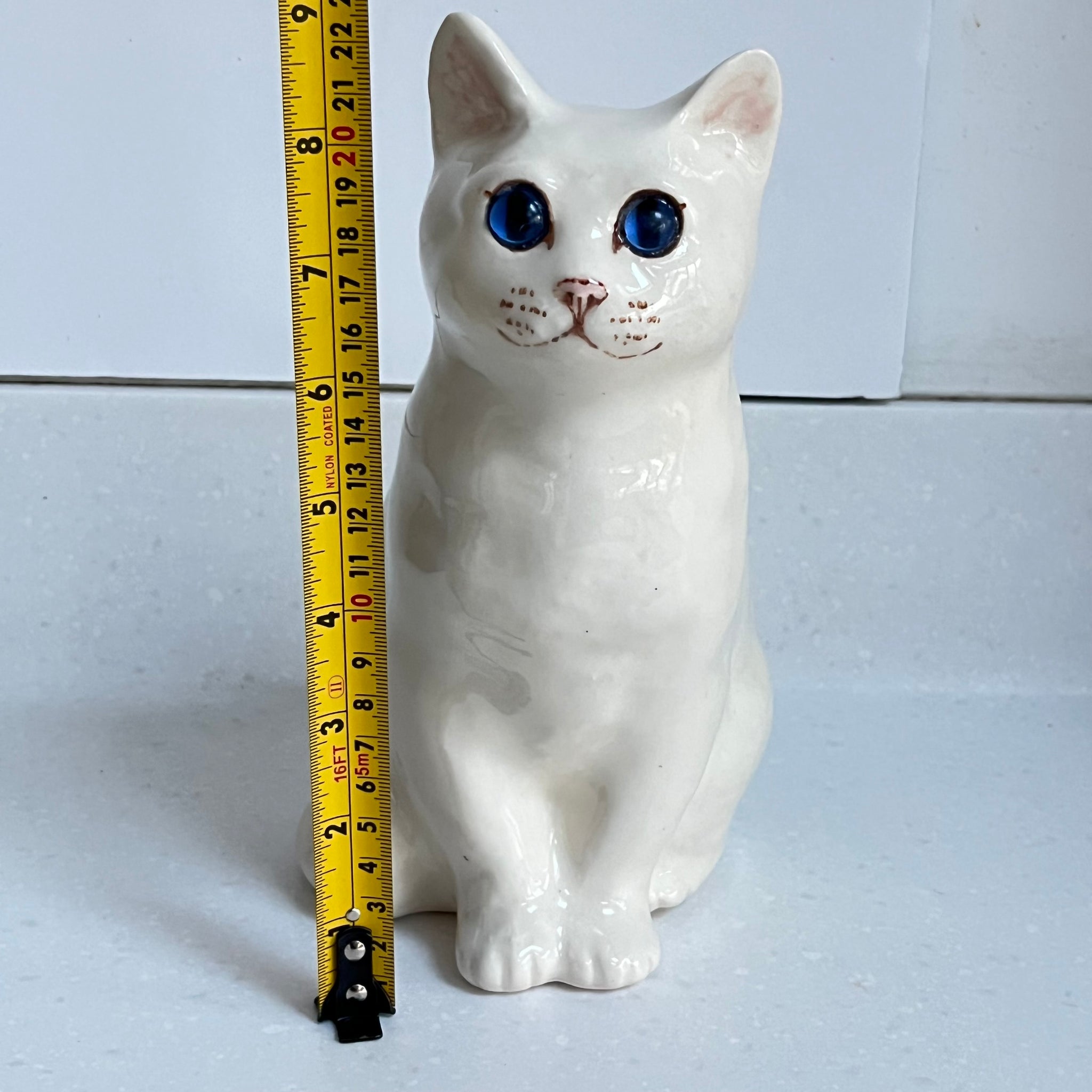 Winstanley White Cat, Blue Eyes - Size 3