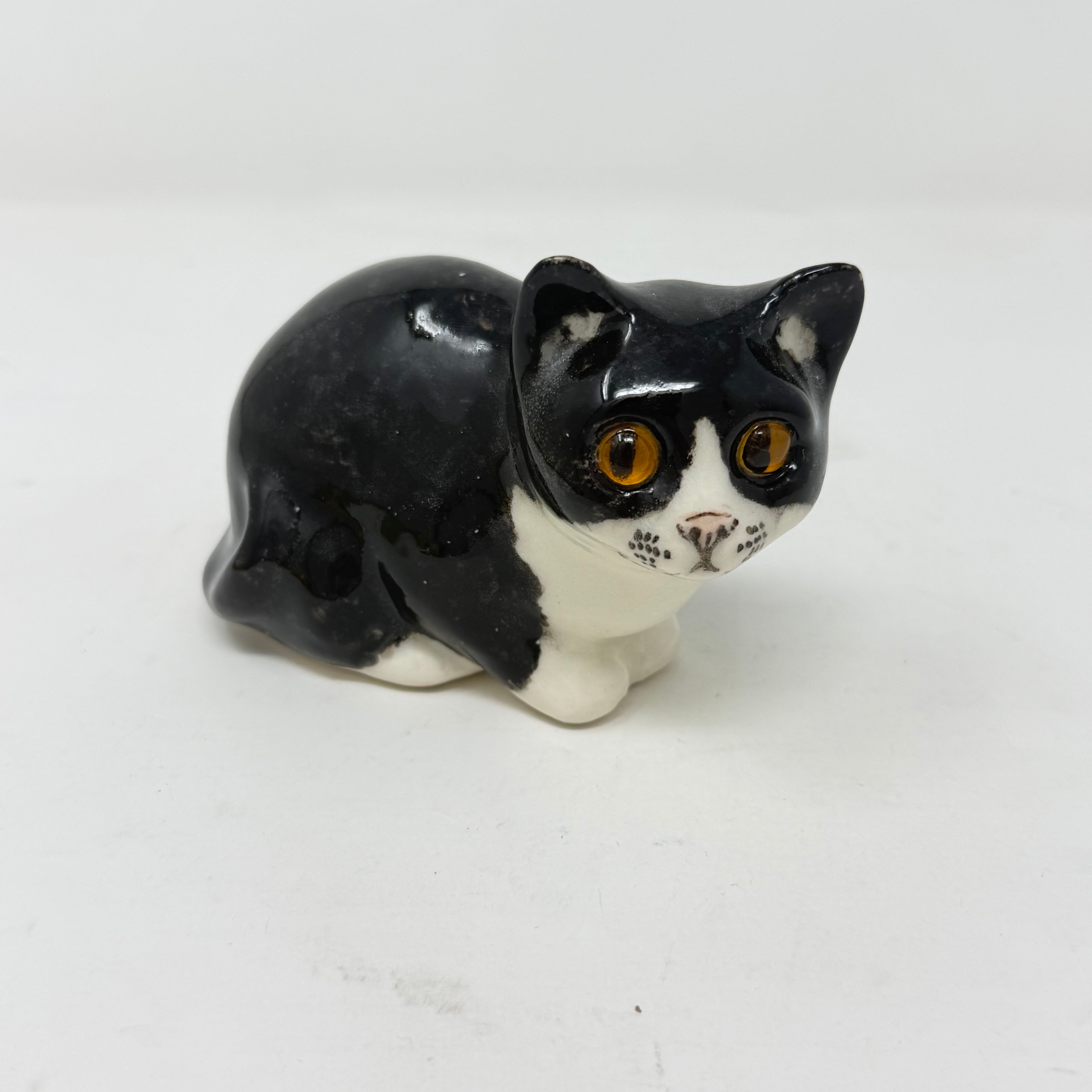 Winstanley Black & White Crouching Cat - Size 1