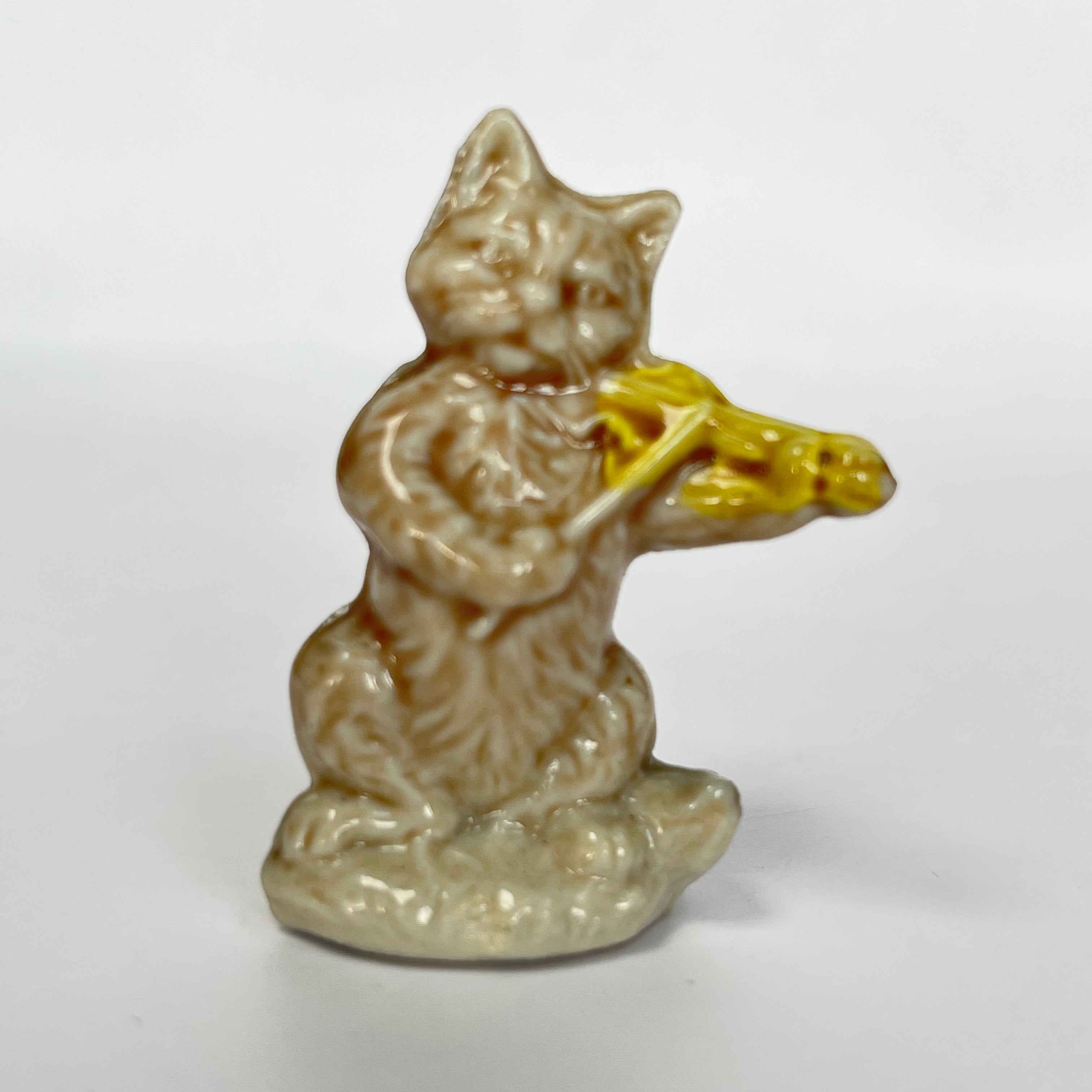 Vintage Wade Whimsie Small Cat & Yellow Fiddle
