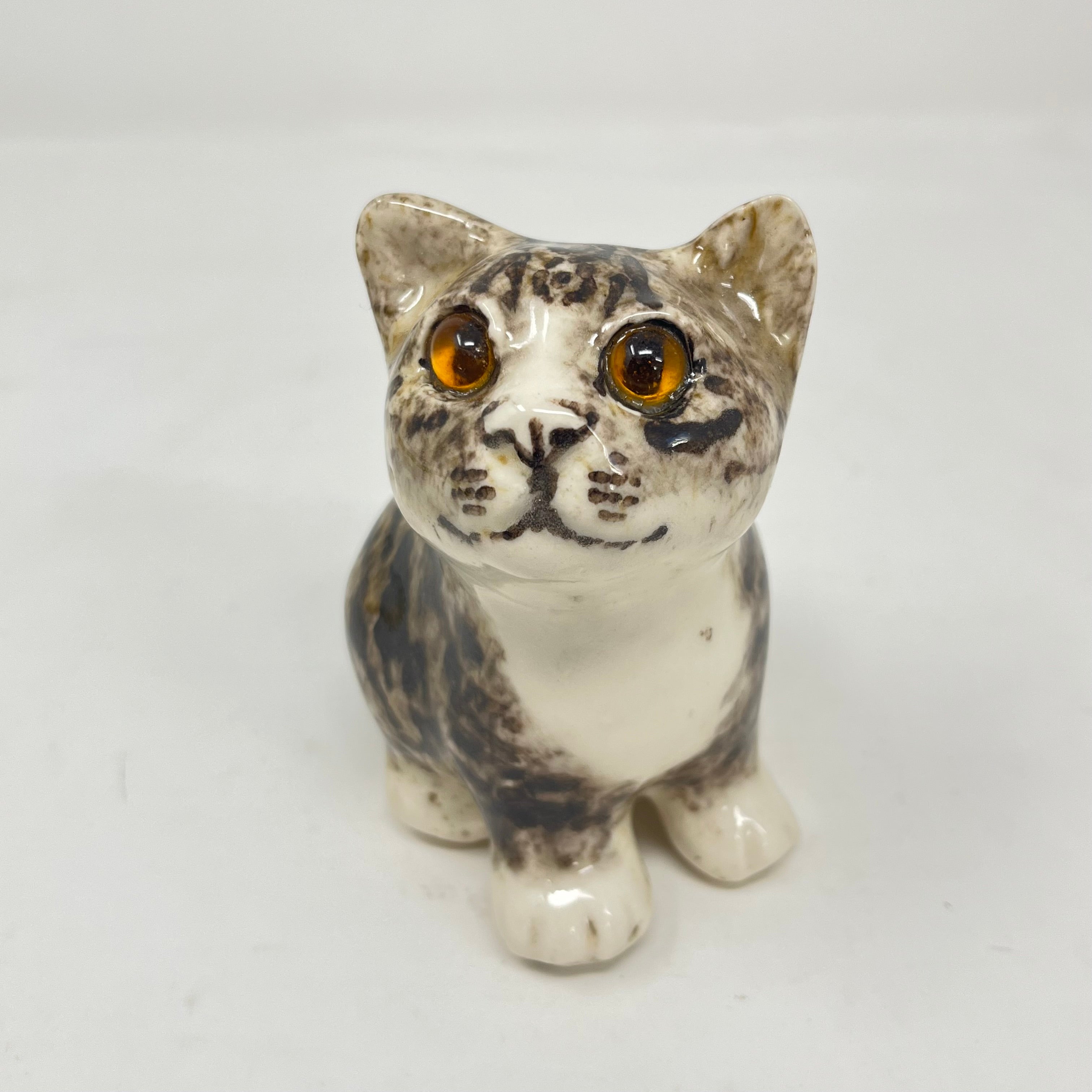 Winstanley Chubby Tabby Cat Looking Up - Size 1