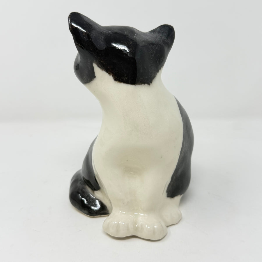 Winstanley Black & White Cat Sitting Up Size 2