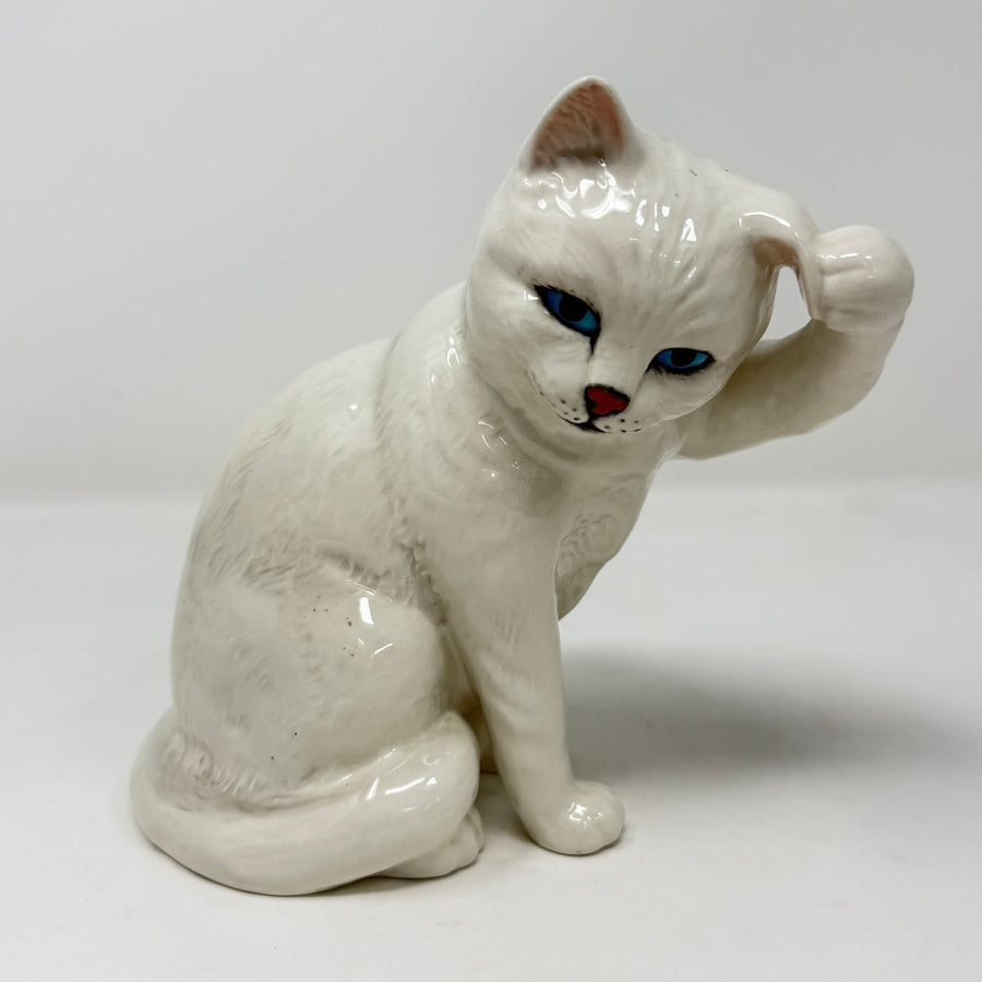 Vintage Beswick England White Persian Cat Seated Scratching Ear 1877