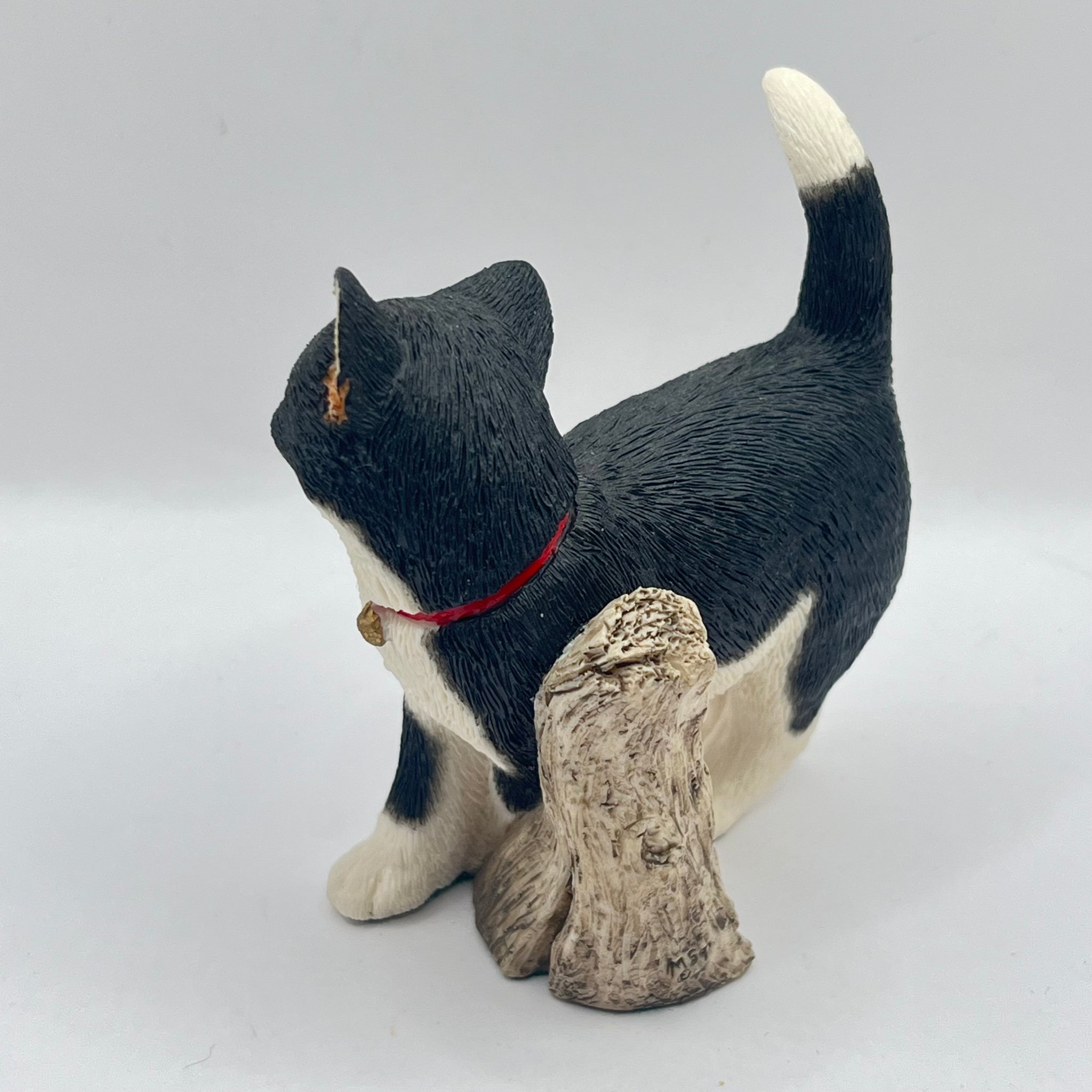 Vintage Sherratt & Simpson Black & White Kitten Against Post (Boxed)