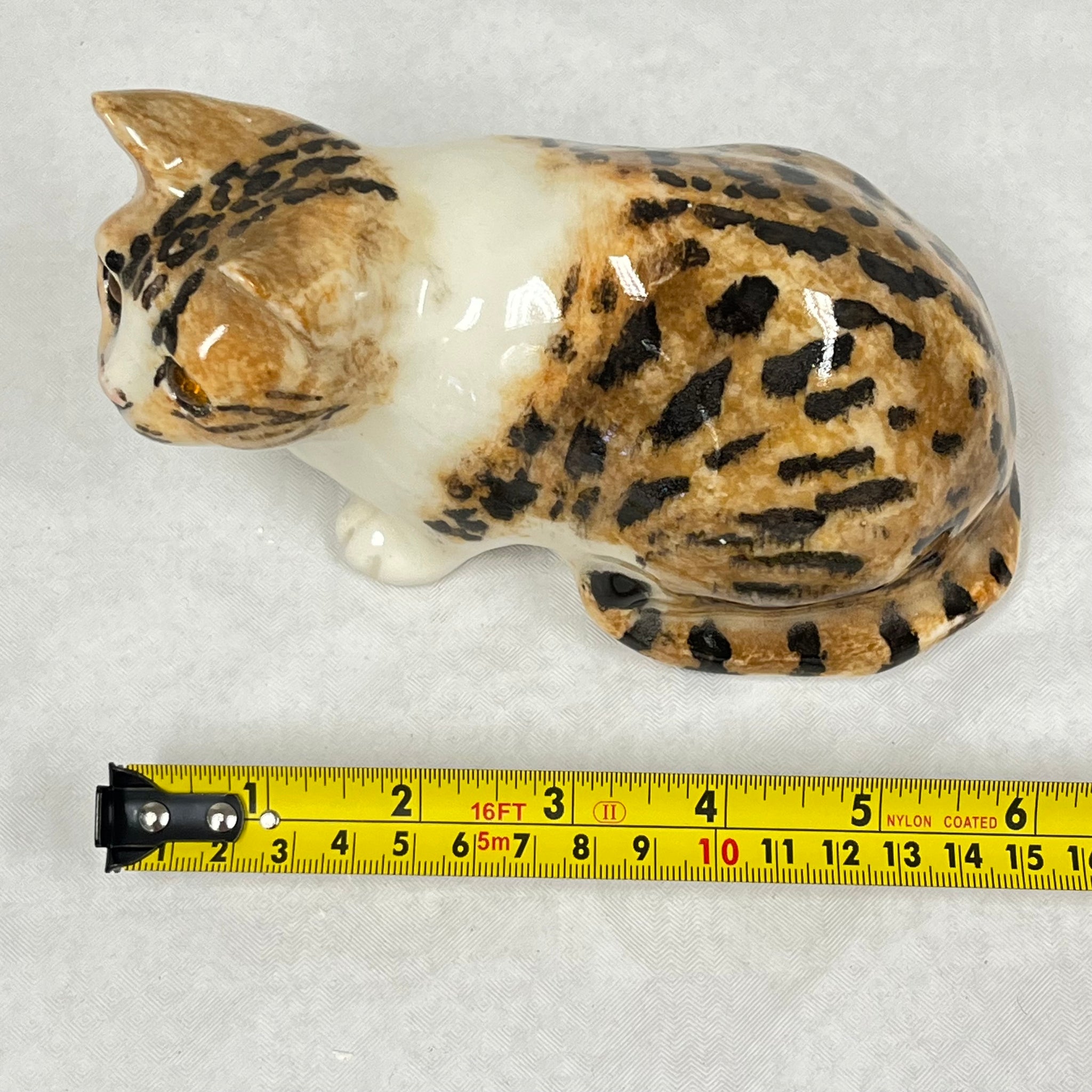 Winstanley Tortie & White Cat Crouching - Size 2
