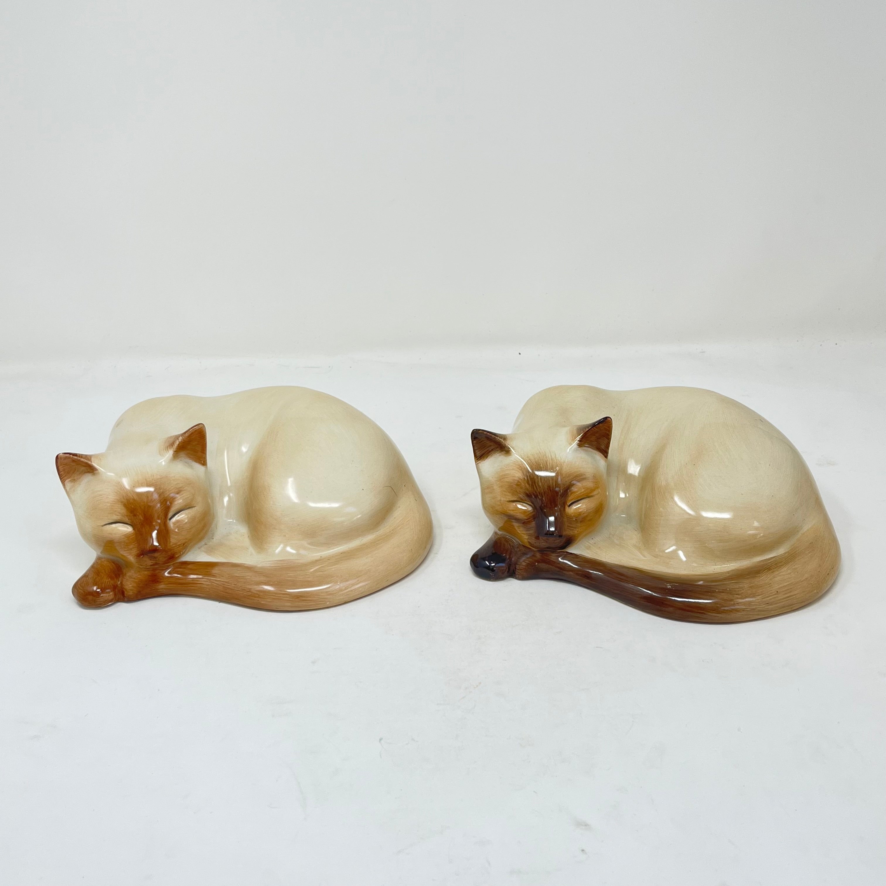 Rare Pair: Just Cats & Co. Siamese Figurines – Early Hand-Painted "SM" – Excellent Vintage Condition