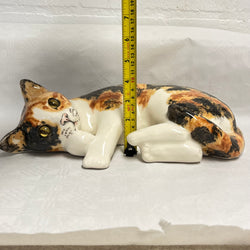 Winstanley Tortie & White Lying Cat - Size 5