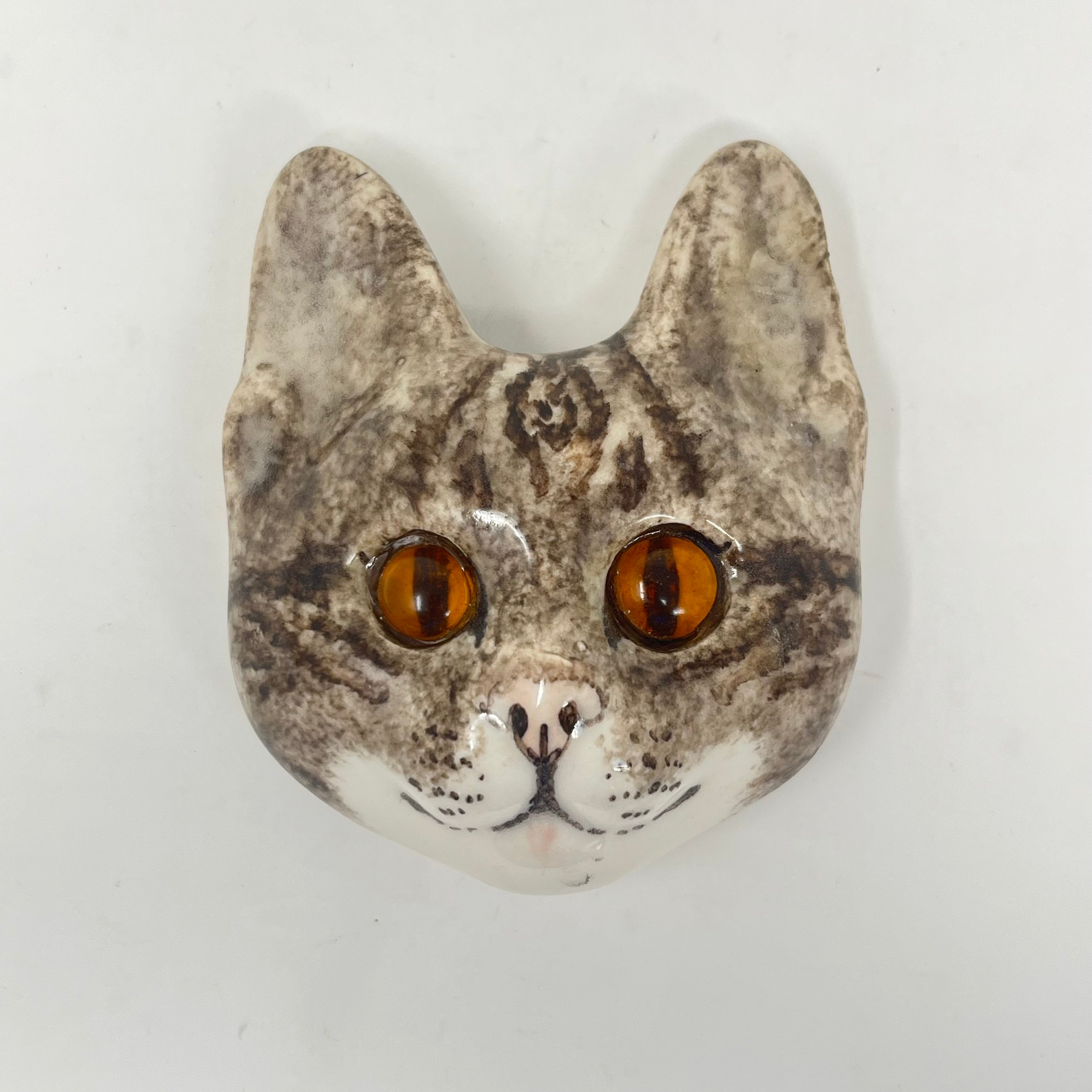 Winstanley Cat Tabby & White Wall Plaque - Size 1
