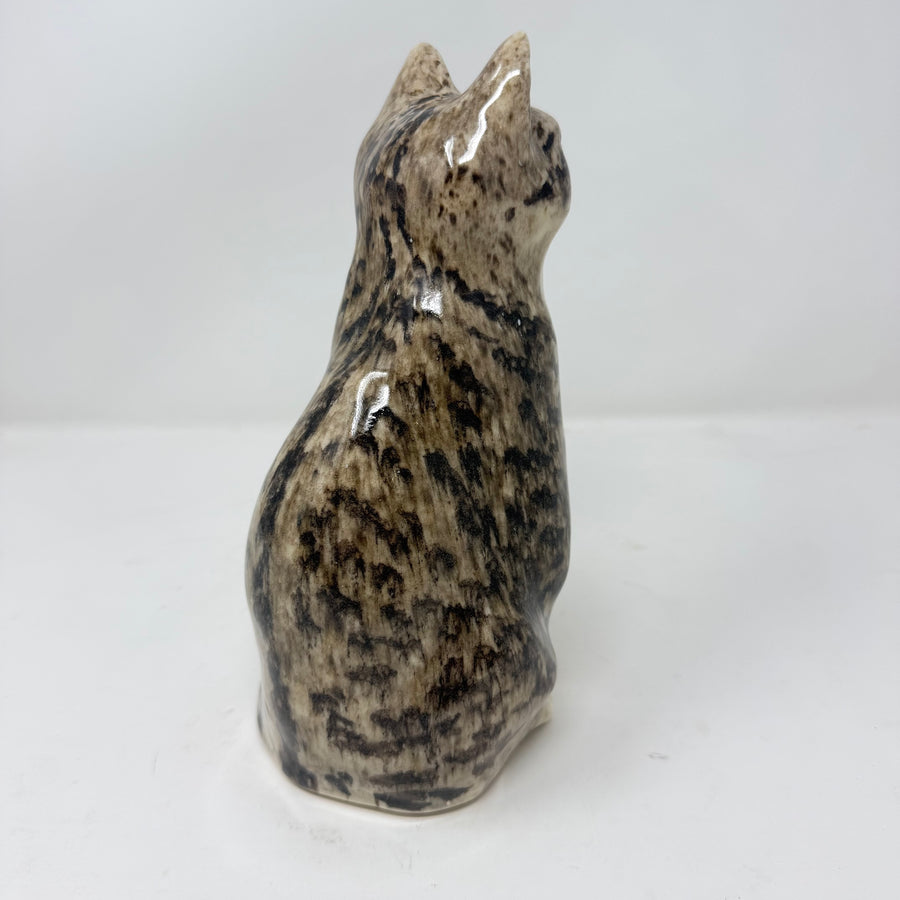 Winstanley Tabby & White - Size 3