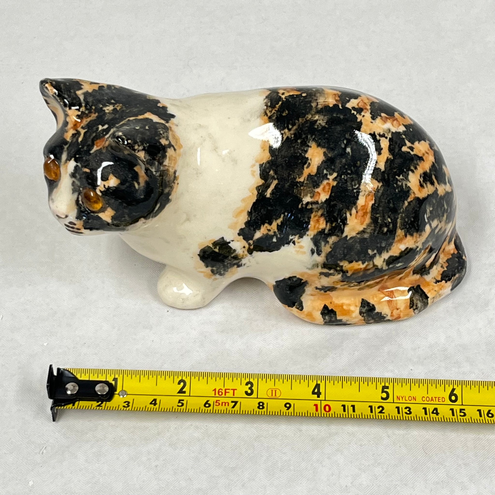 Winstanley Tortie & White Cat Crouching - Size 2
