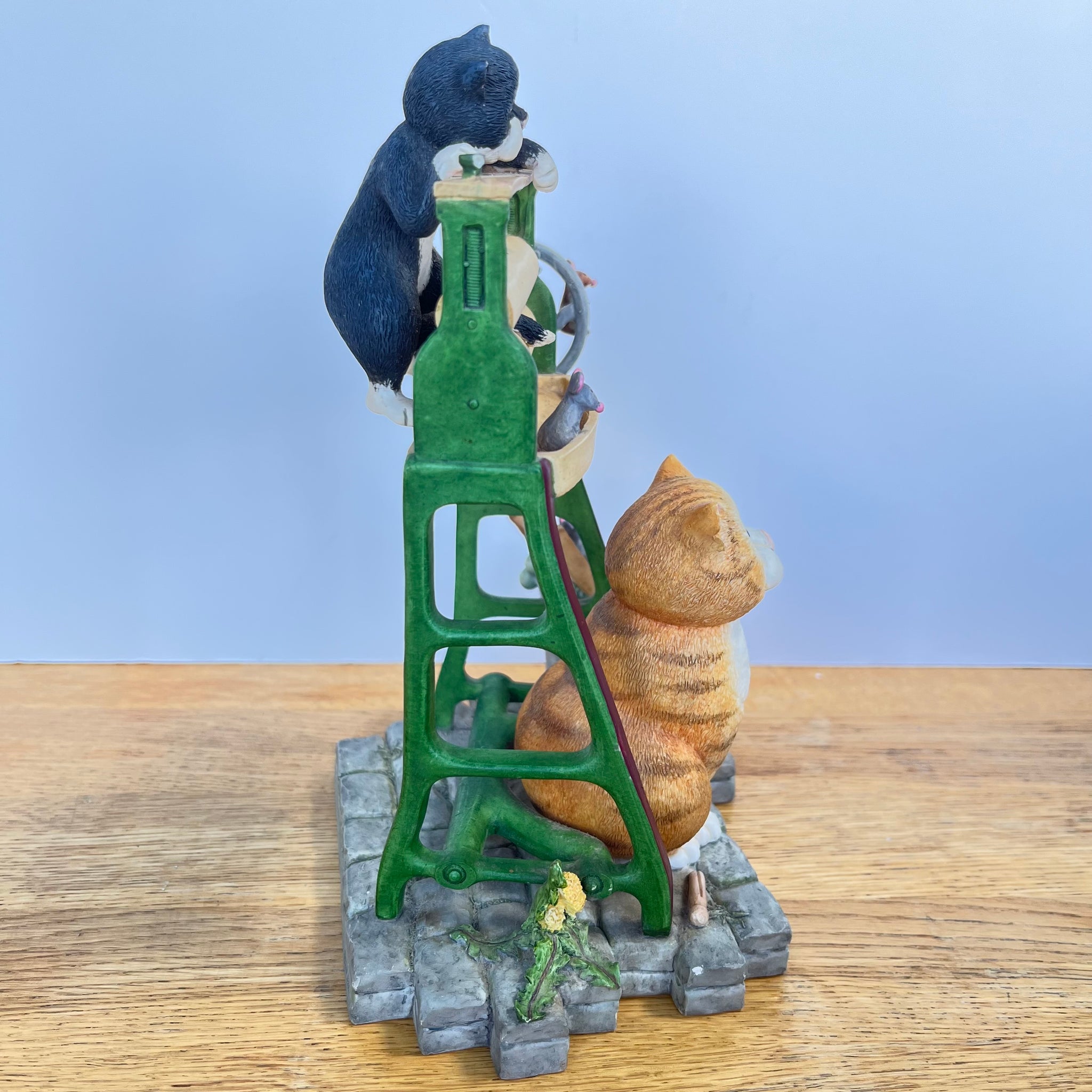 Vintage Laundry Day Comic & Curious Cats A7173