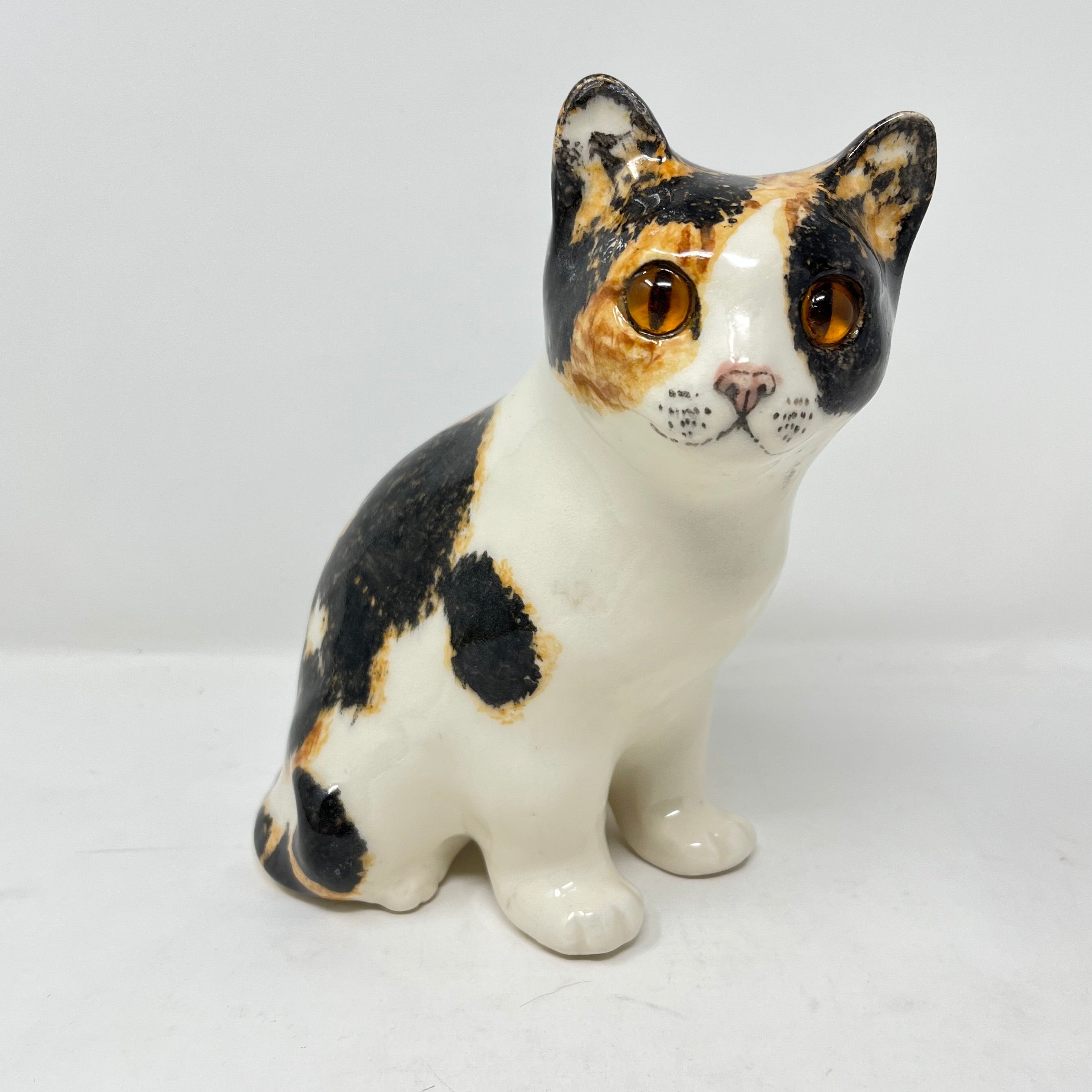 Winstanley Calico Cat Sitting Up - Size 3