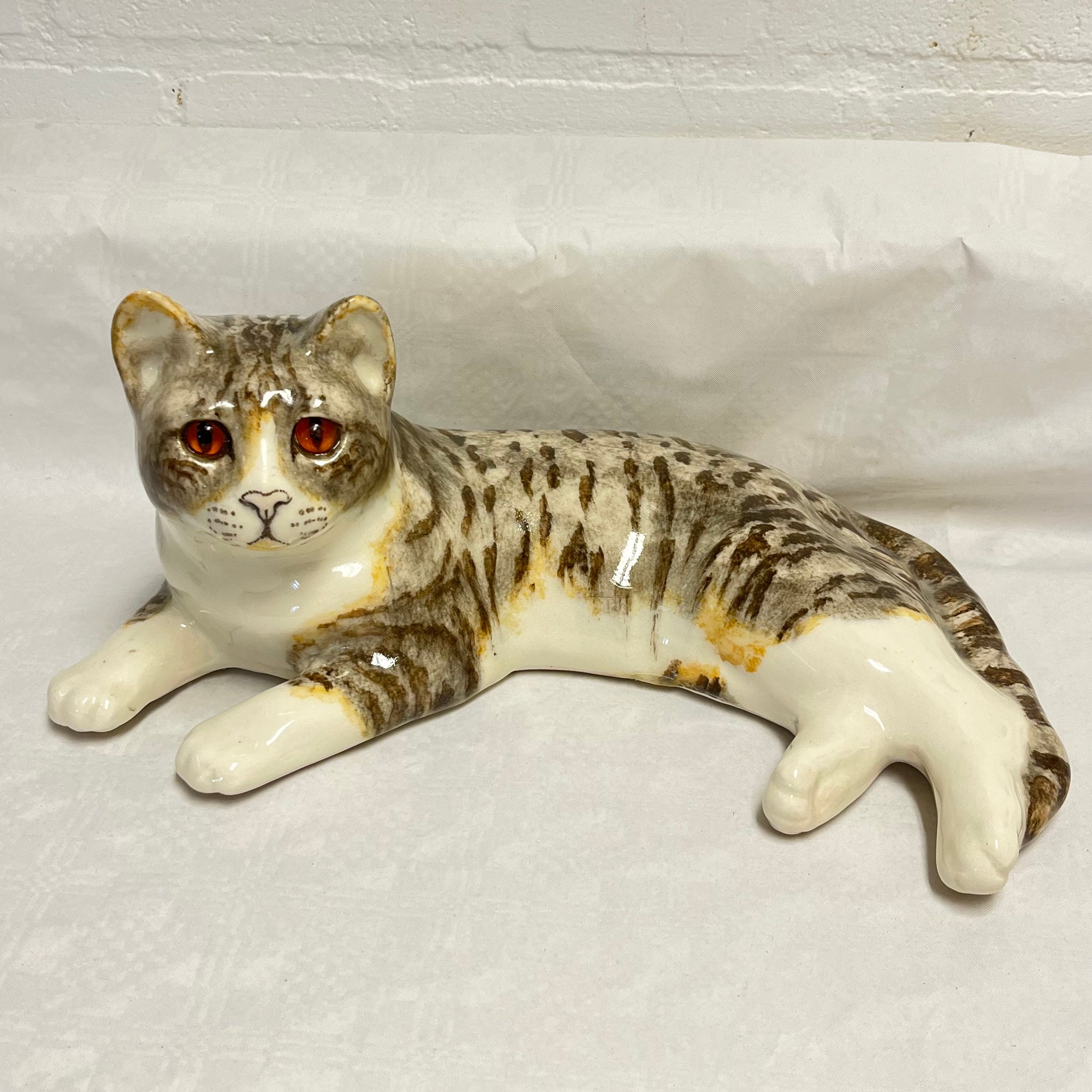 Winstanley Tabby & White Cat Lying - Size 7