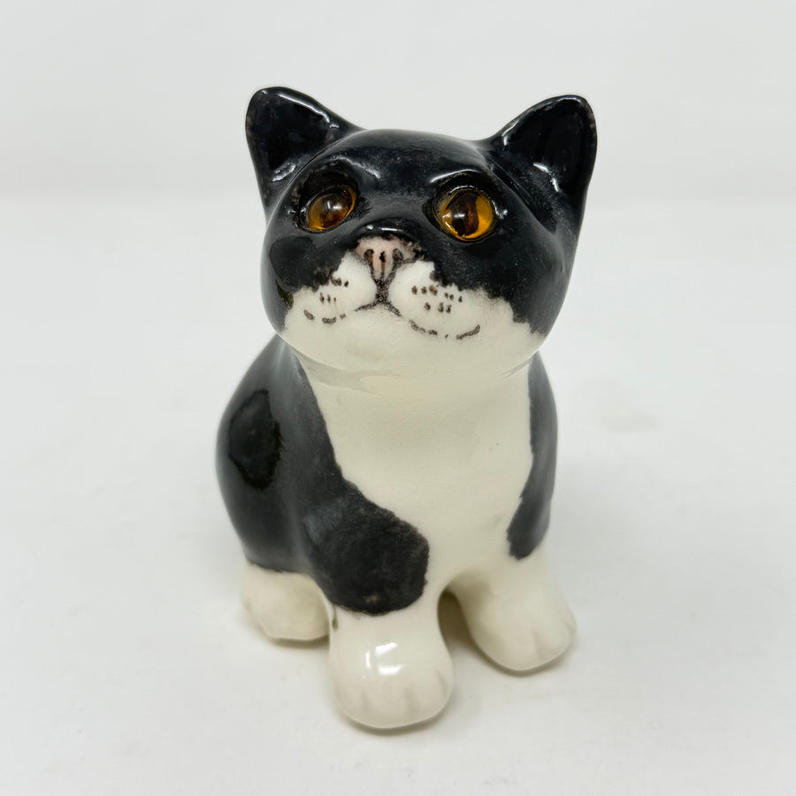 Winstanley Black & White Chubby, Wobbly Cat - Size 1