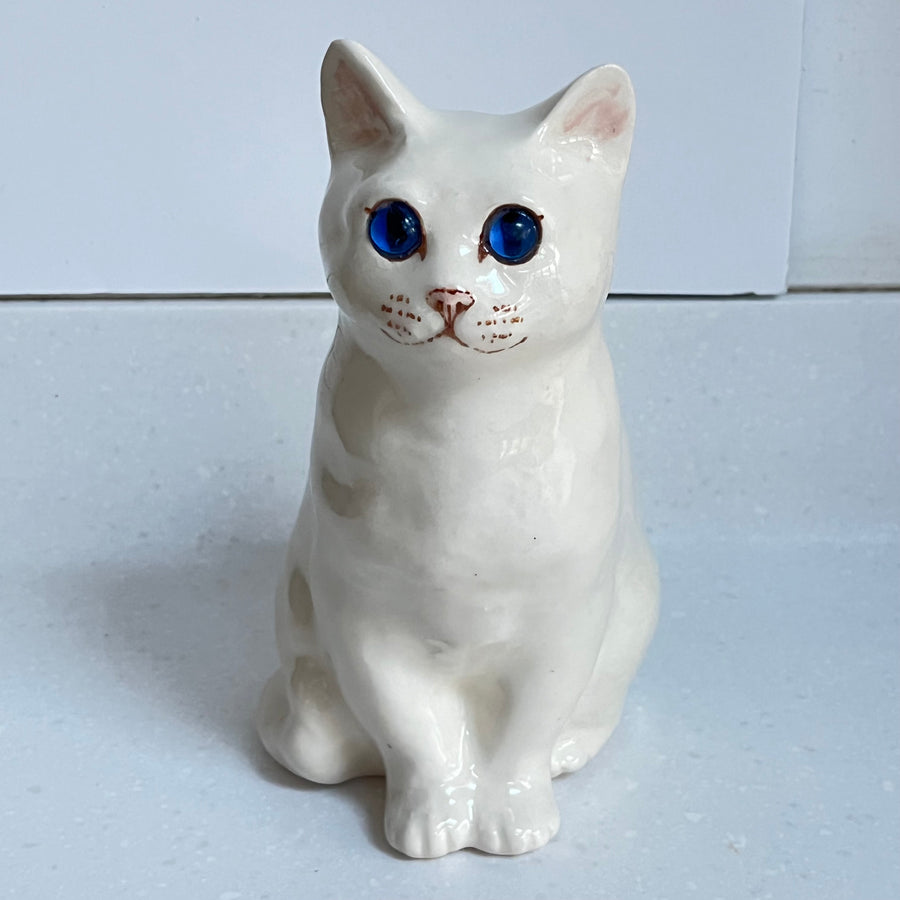 Winstanley White Cat, Blue Eyes - Size 3