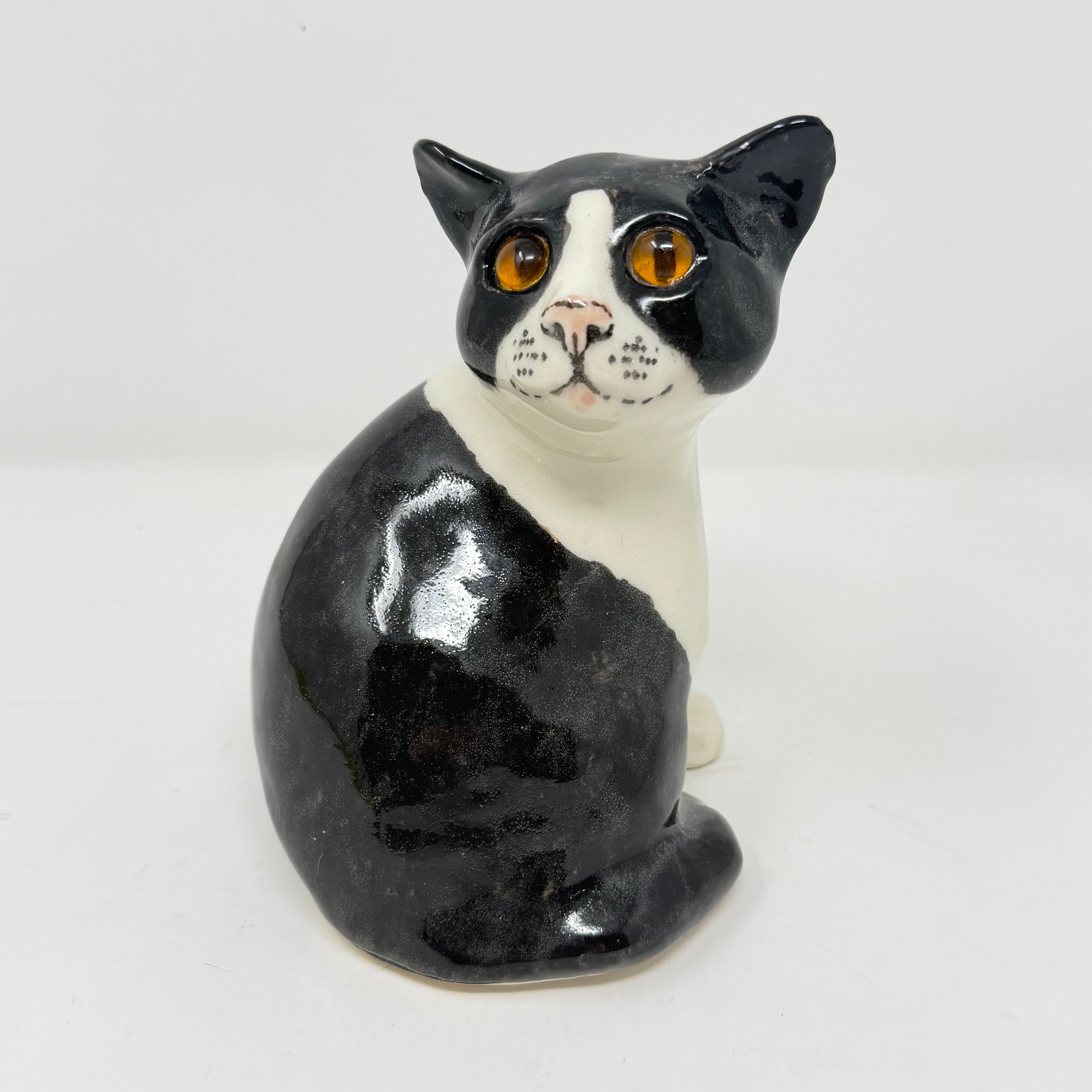 Winstanley Black & White Cat Sitting Up Size 2