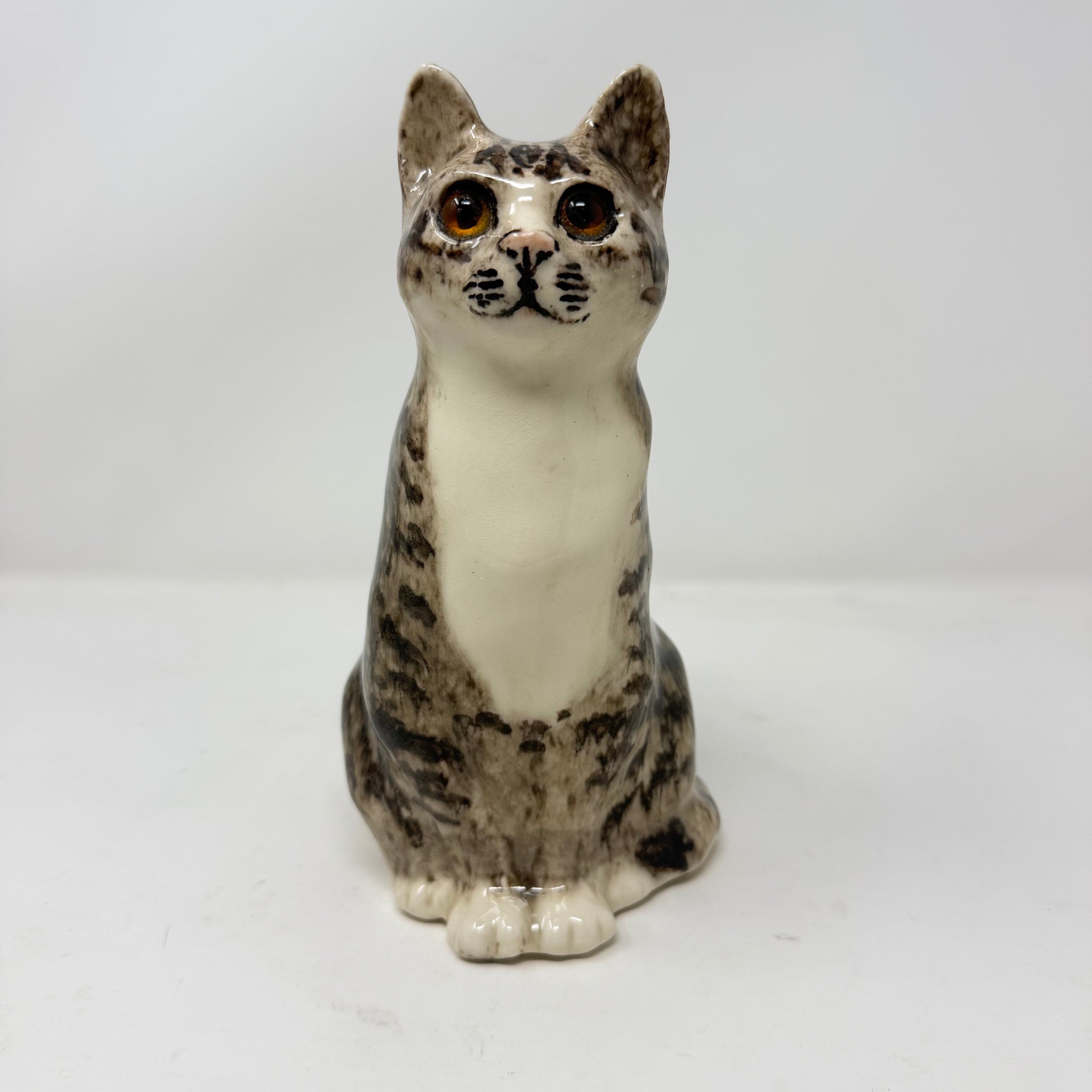 Winstanley Tabby & White - Size 3