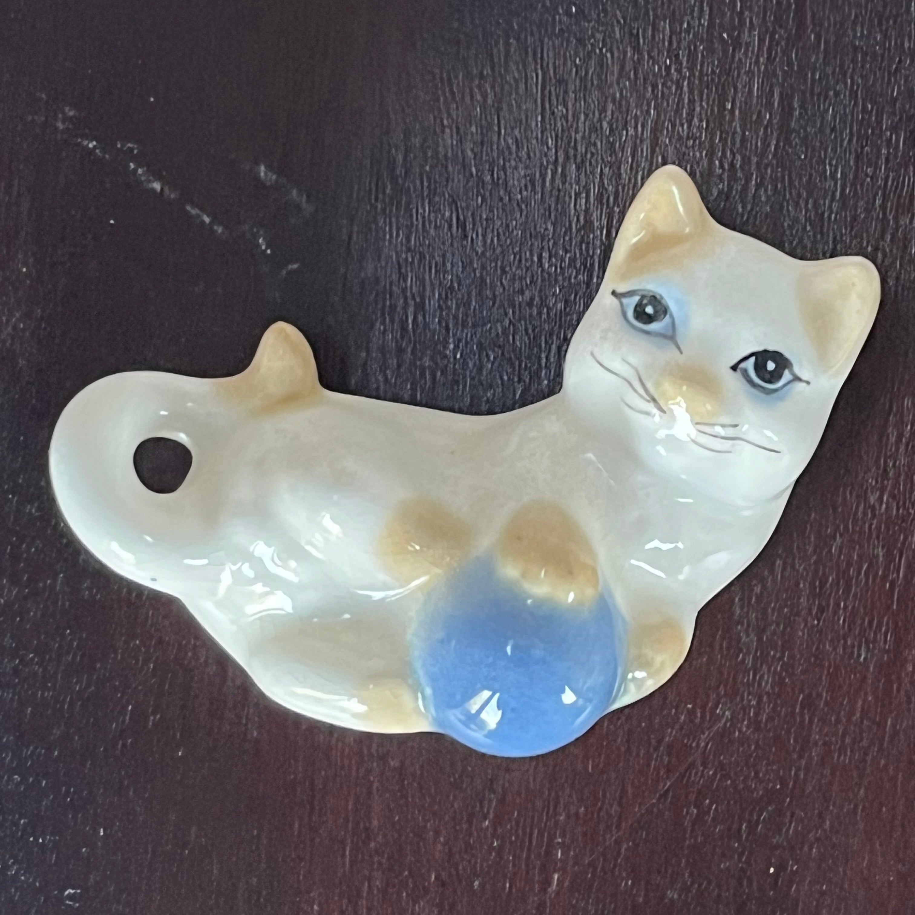 Vintage Szeiler Cat & Blue Ball