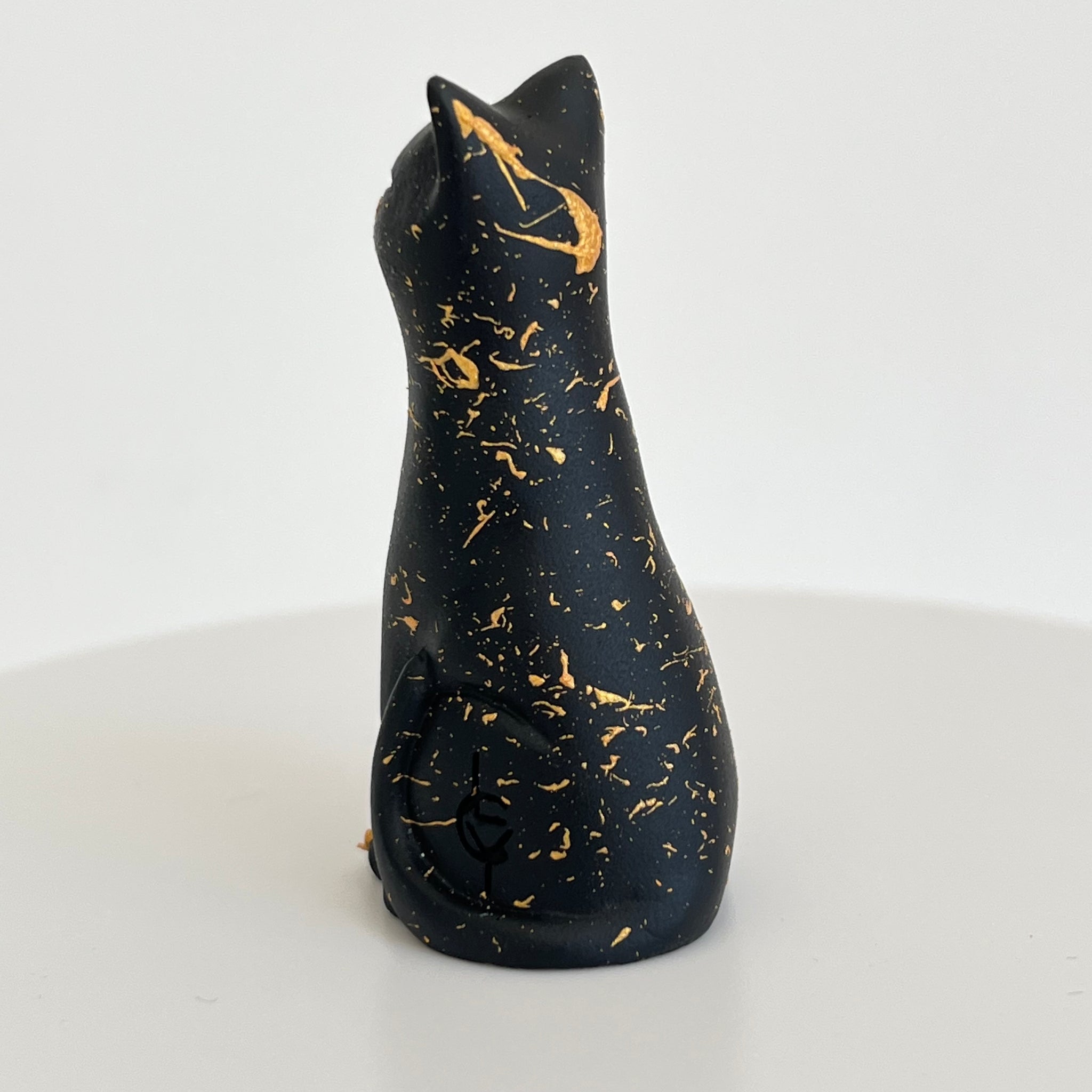 Au Noir Lucky Kitten