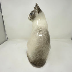 Winstanley Grey and White Cat Sitting - Size 6