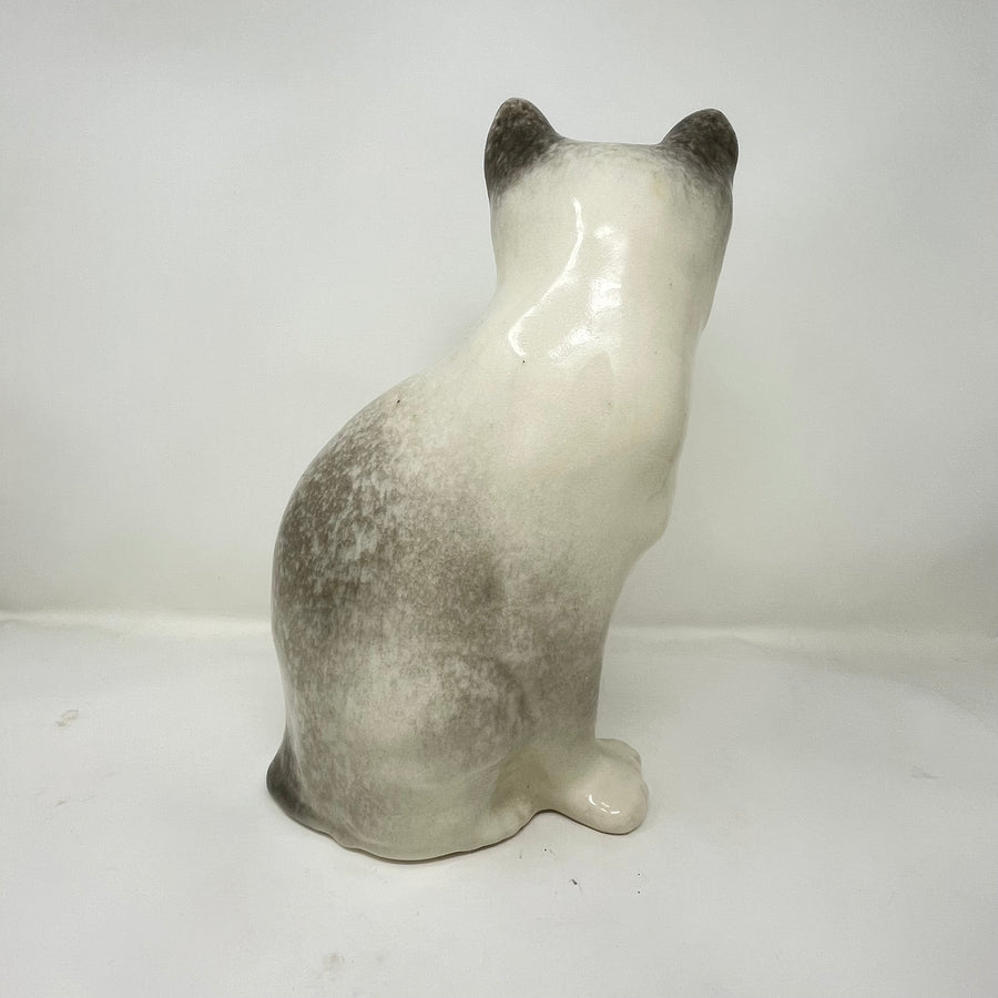 Winstanley Grey and White Cat Sitting - Size 6