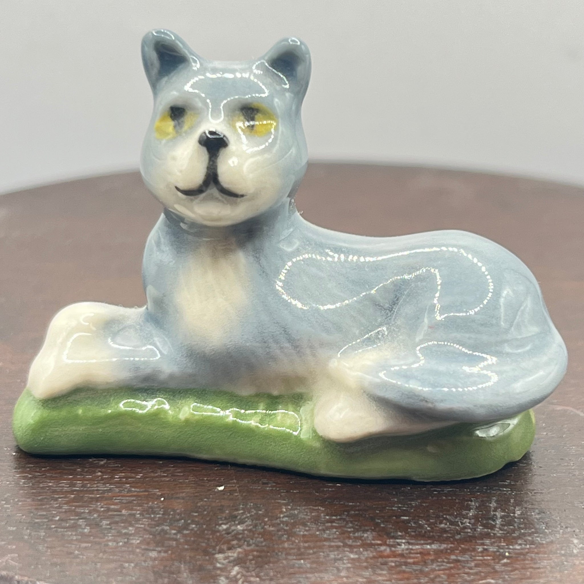 Vintage Wade Grey and White Cat Laying