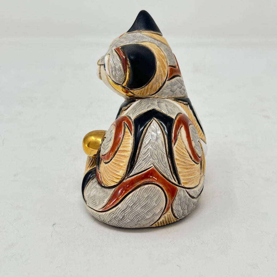 De Rosa Rinconada Hand-Sculpted Ceramic Sitting Cat Figurine – Gold & Platinum Accents