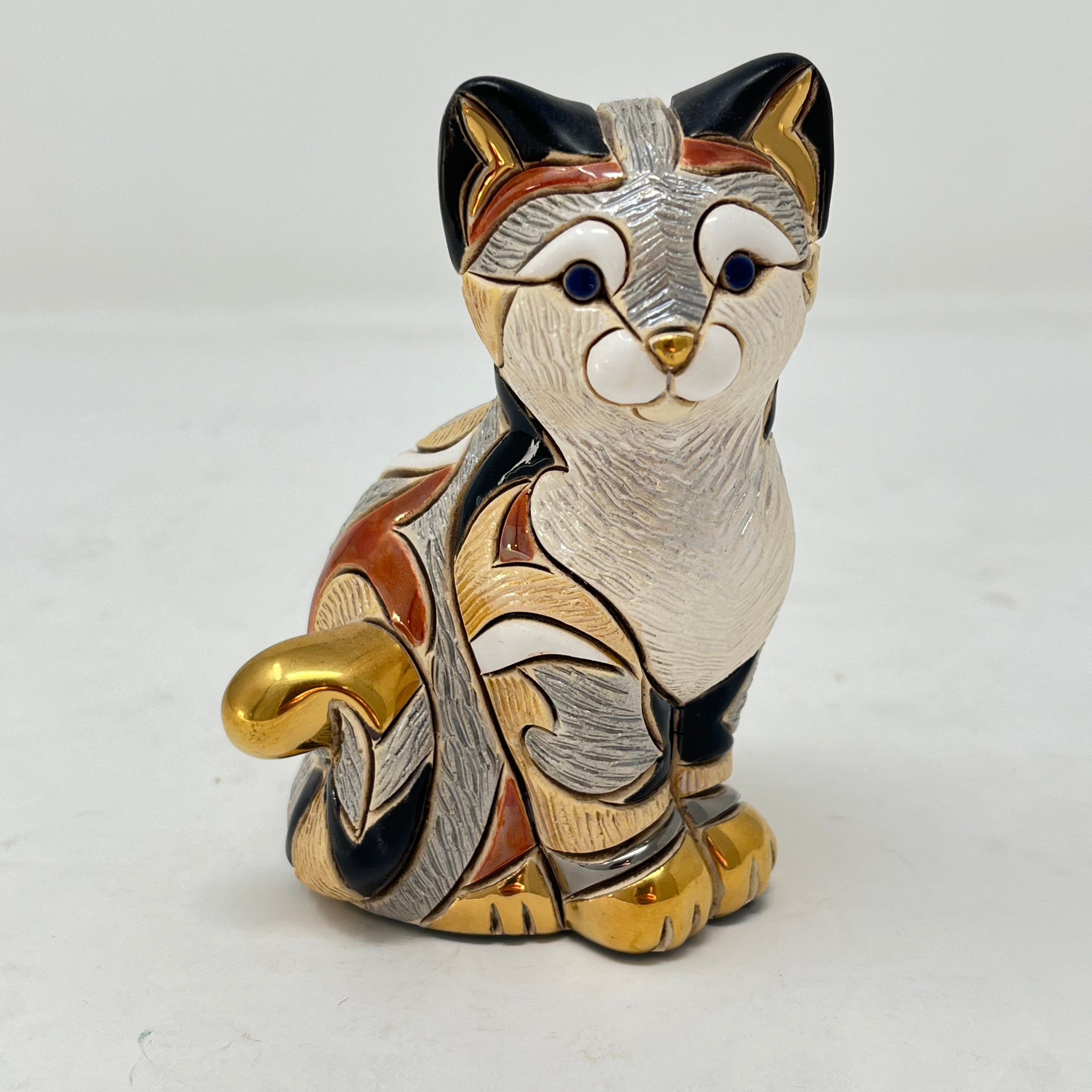 De Rosa Rinconada "Calico Cat" Figurine F107 – Handcrafted Ceramic, 24k Gold & Platinum Accents