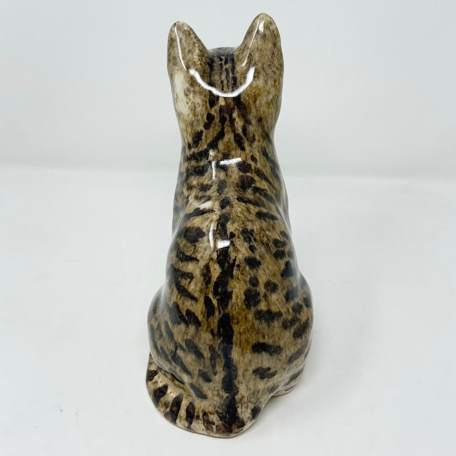 Winstanley Tabby & White Sitting - Size 3
