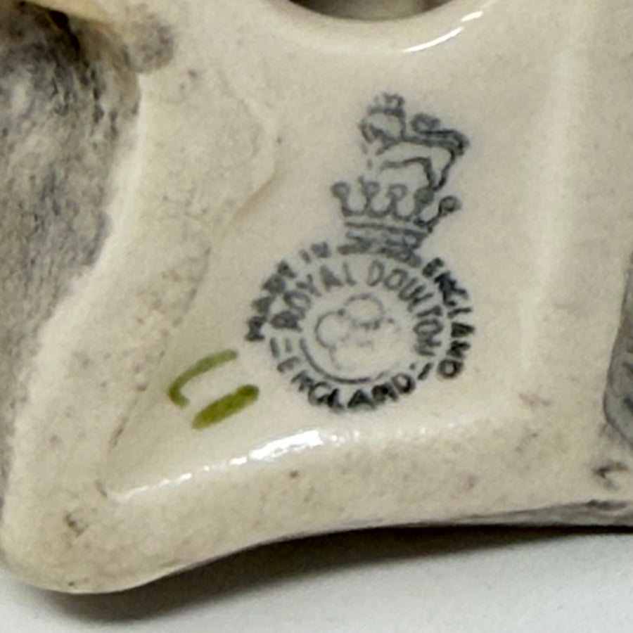 Vintage Royal Doulton Cat in the News DA233