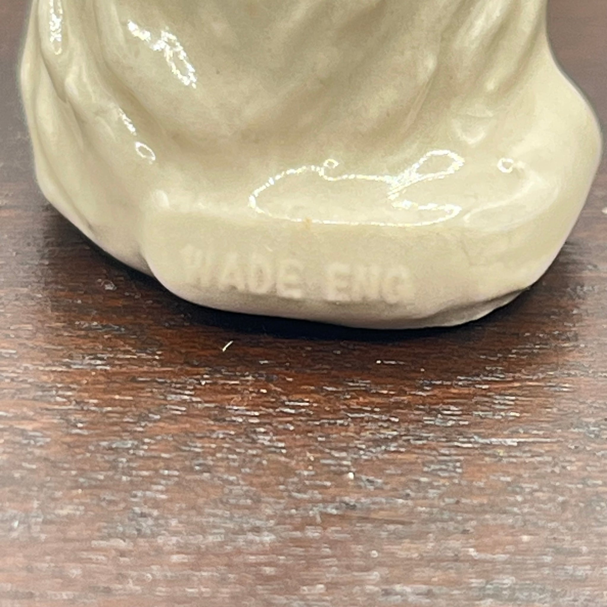 Vintage Wade White Sitting Up Cat